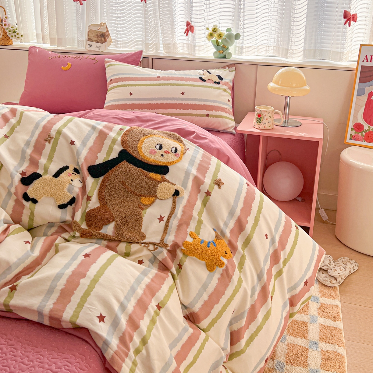 91家纺网 家纺一手货源 找家纺 鑫喜莱家纺 2026新款全棉纯棉13372床盖款原创毛巾绣四件套 星星人