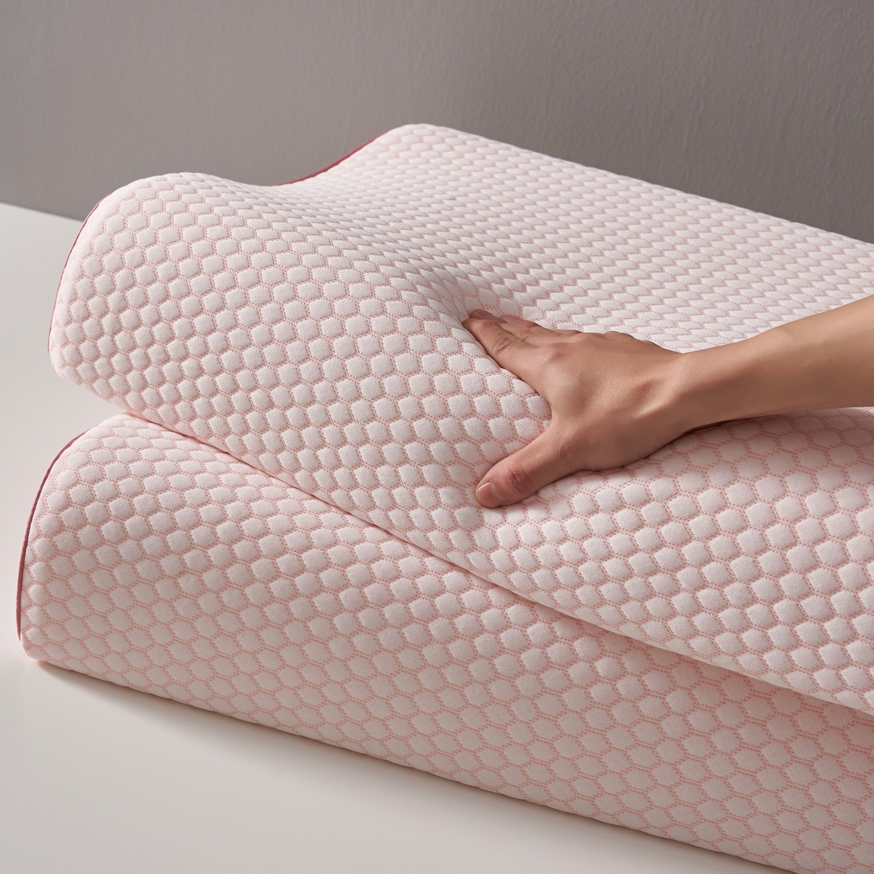 91家纺网 家纺一手货源 找家纺 鼎盛乳胶 2026新款水立方太空记忆枕枕头枕芯 粉