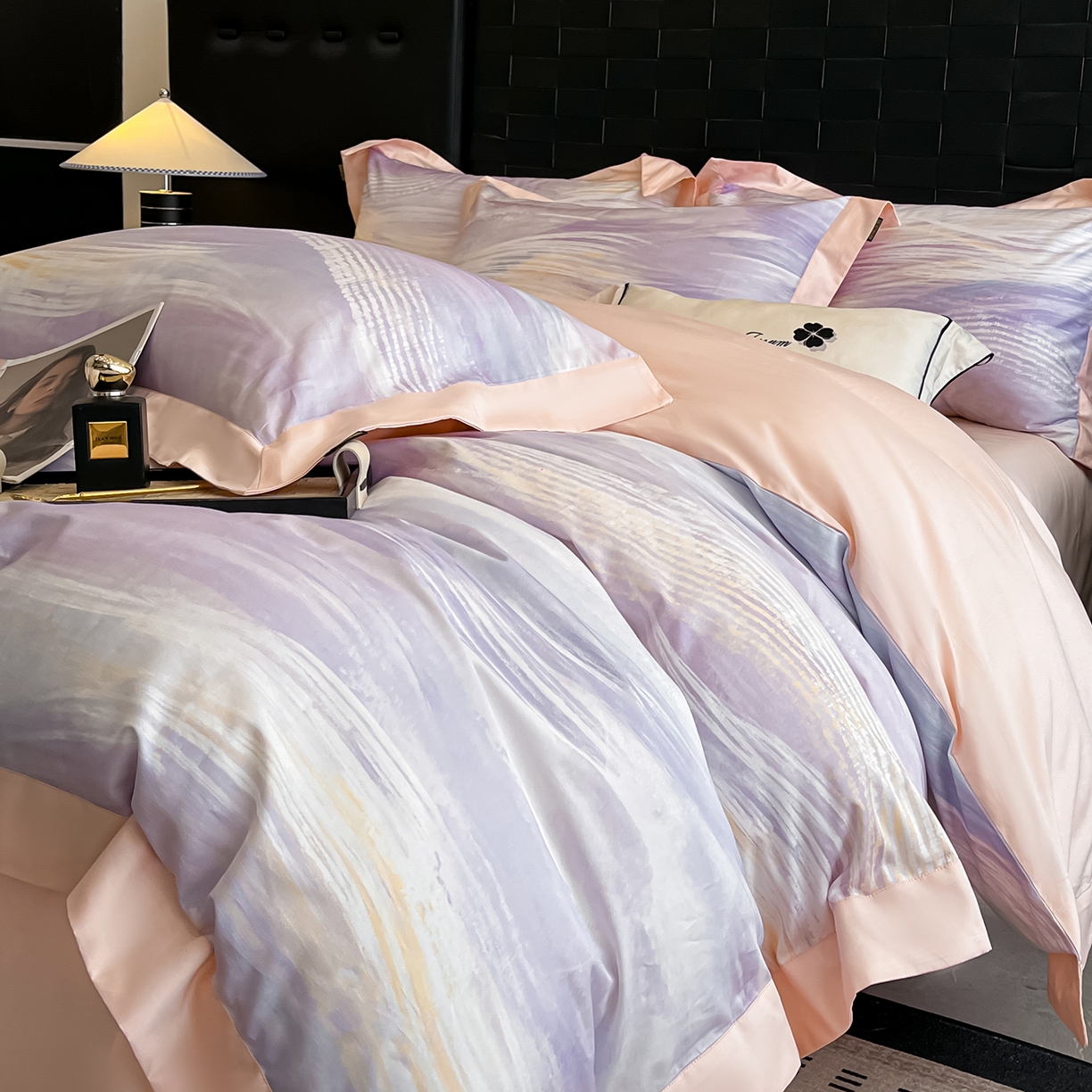 91家纺网 家纺一手货源 找家纺 置顶家纺 2026春夏新款数码印花亲肤棉系列四件套-瓦伦西亚 瓦伦西亚-香芋紫