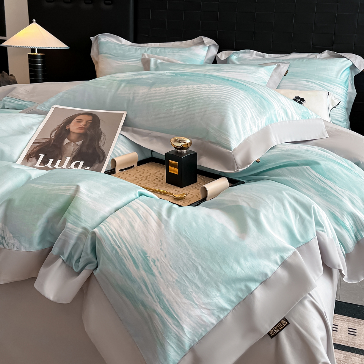 91家纺网 家纺一手货源 找家纺 置顶家纺 2026春夏新款数码印花亲肤棉系列四件套-瓦伦西亚 瓦伦西亚-山灰