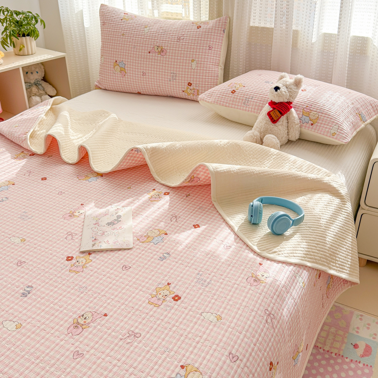 91家纺网 家纺一手货源 找家纺 妮可 2026新款热款花型印花全棉夹棉多功能床垫-床盖 粉粉星星人