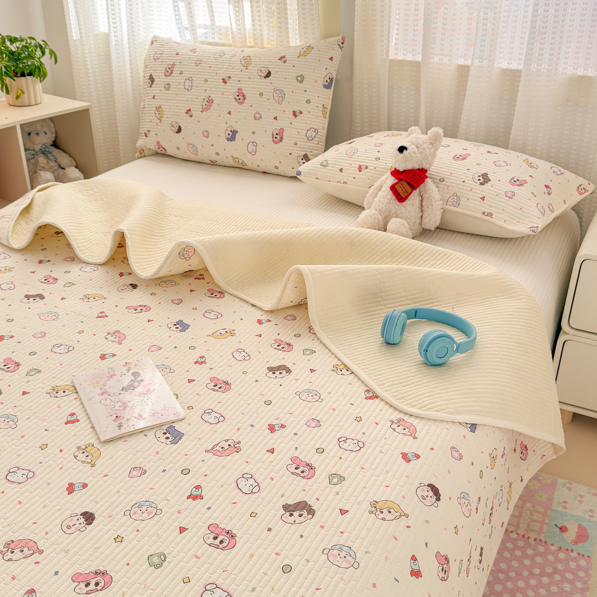 91家纺网 家纺一手货源 找家纺 妮可 2026新款热款花型印花全棉夹棉多功能床垫-床盖 小新派对