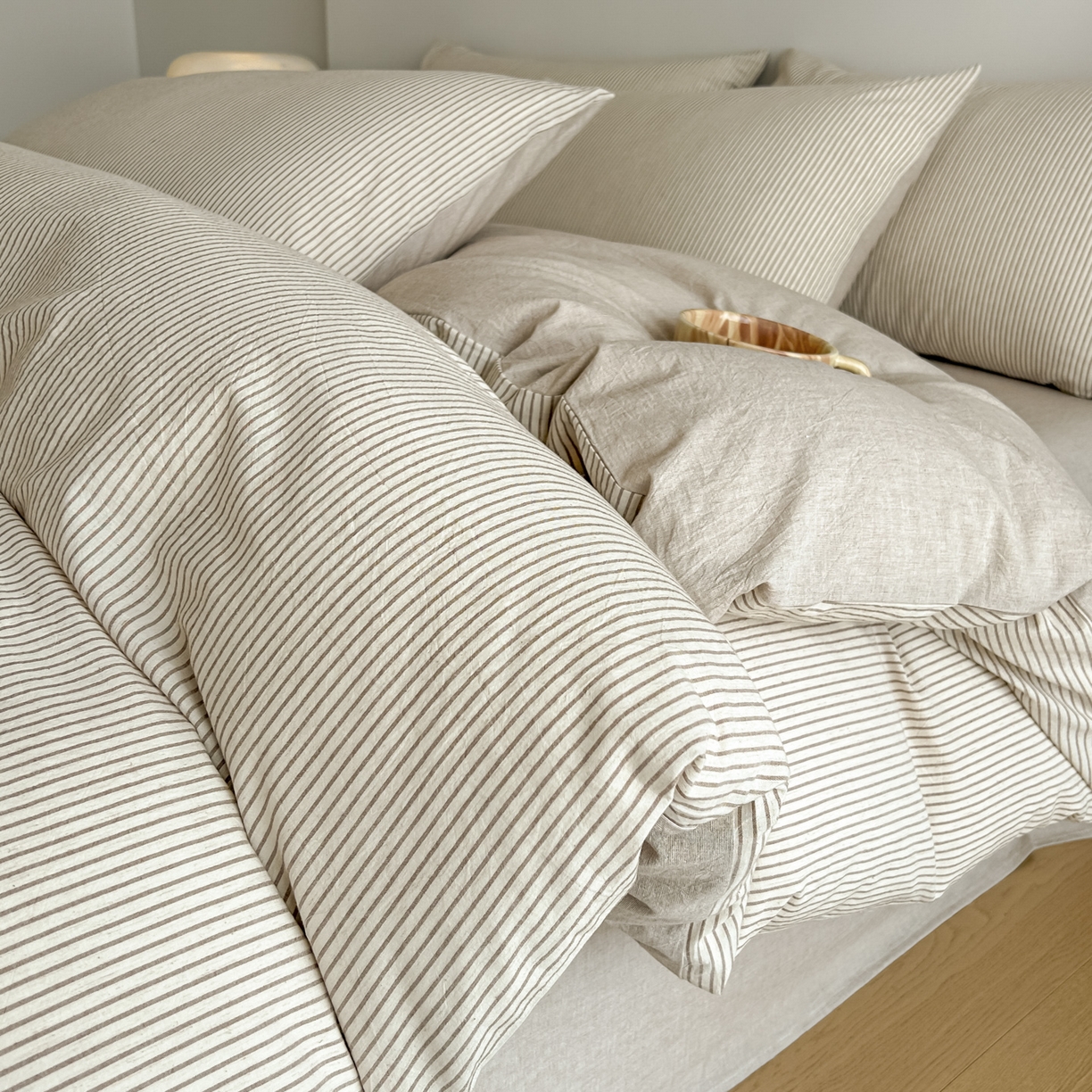 91家纺网 家纺一手货源 找家纺 ab家纺 2026新款条纹色织棉麻四件套 禾野-浅咖