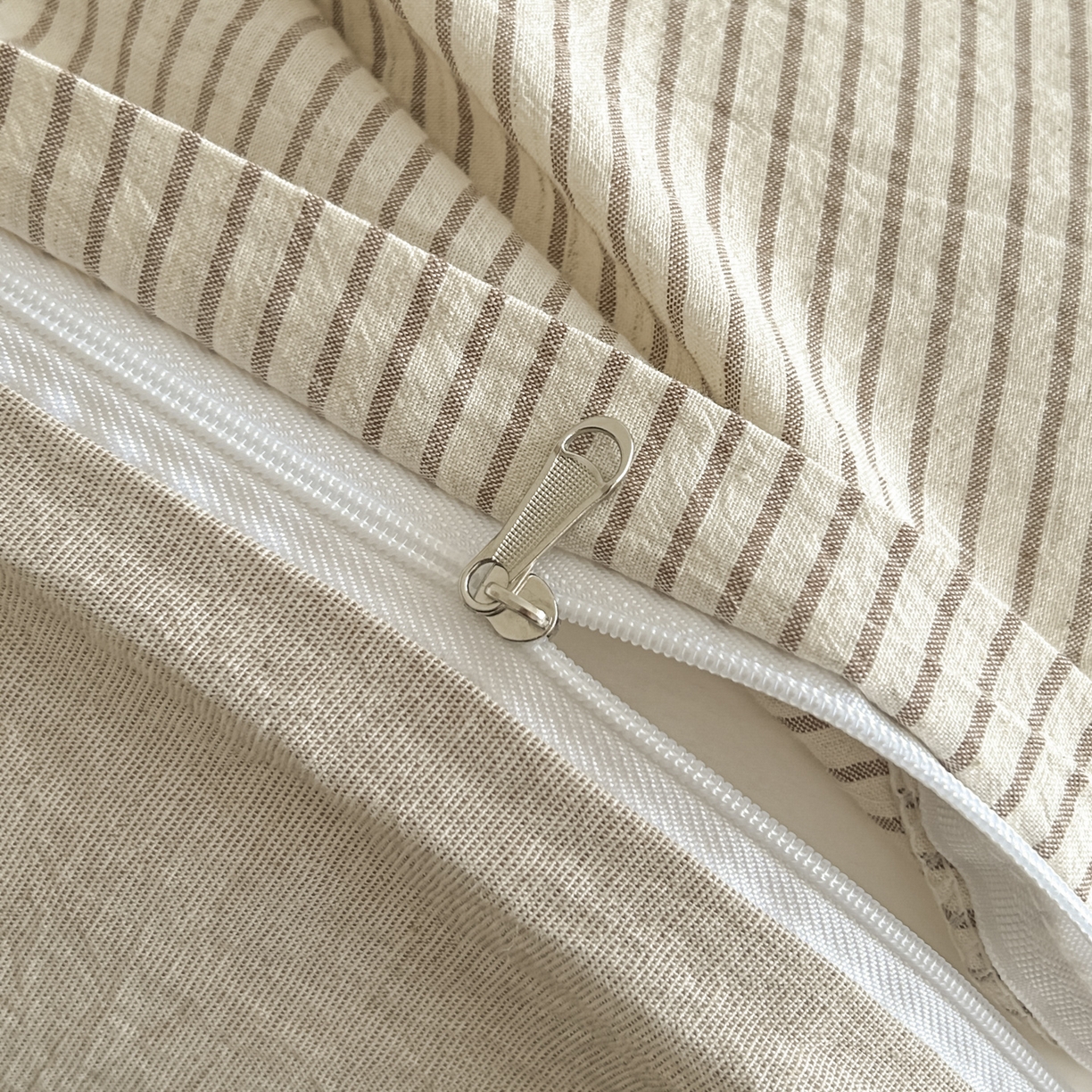 91家纺网 家纺一手货源 找家纺 ab家纺 2026新款条纹色织棉麻四件套 禾野-浅咖