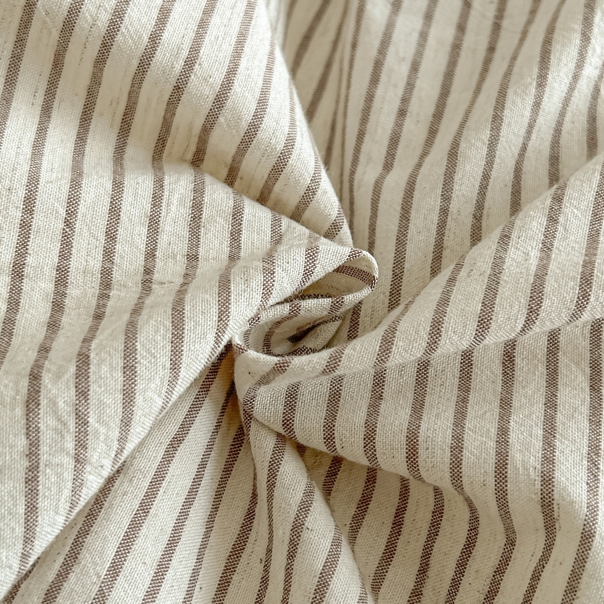 91家纺网 家纺一手货源 找家纺 ab家纺 2026新款条纹色织棉麻四件套 禾野-浅咖