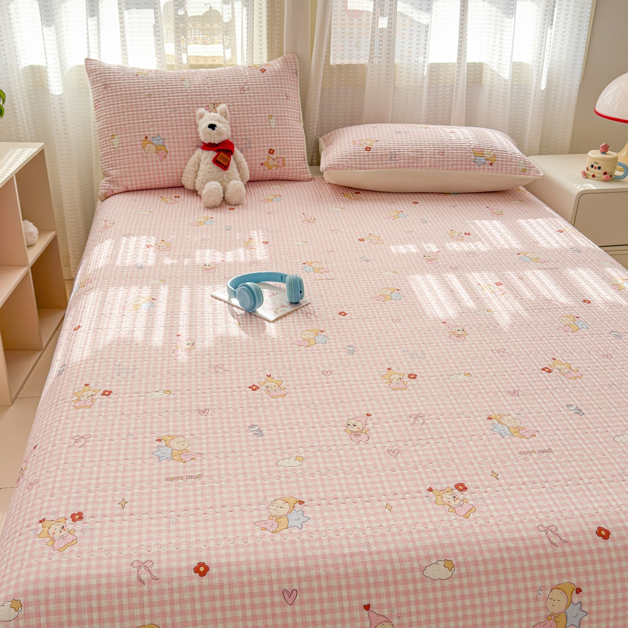 91家纺网 家纺一手货源 找家纺 妮可 2026新款热款花型印花全棉夹棉多功能床垫-床盖 粉粉星星人