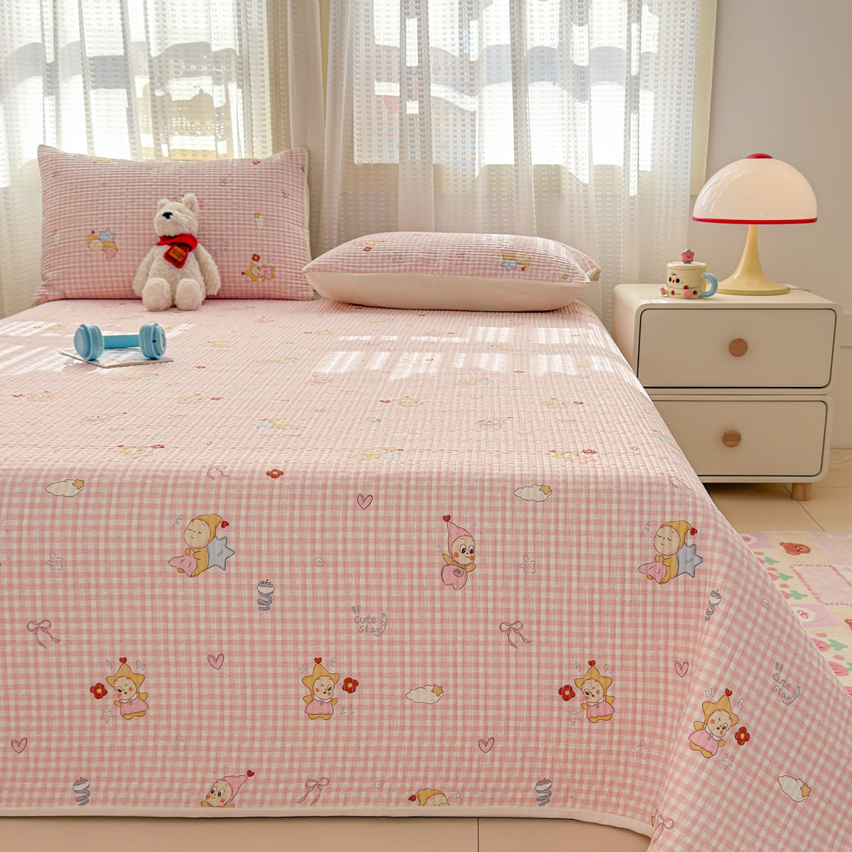 91家纺网 家纺一手货源 找家纺 妮可 2026新款热款花型印花全棉夹棉多功能床垫-床盖 粉粉星星人