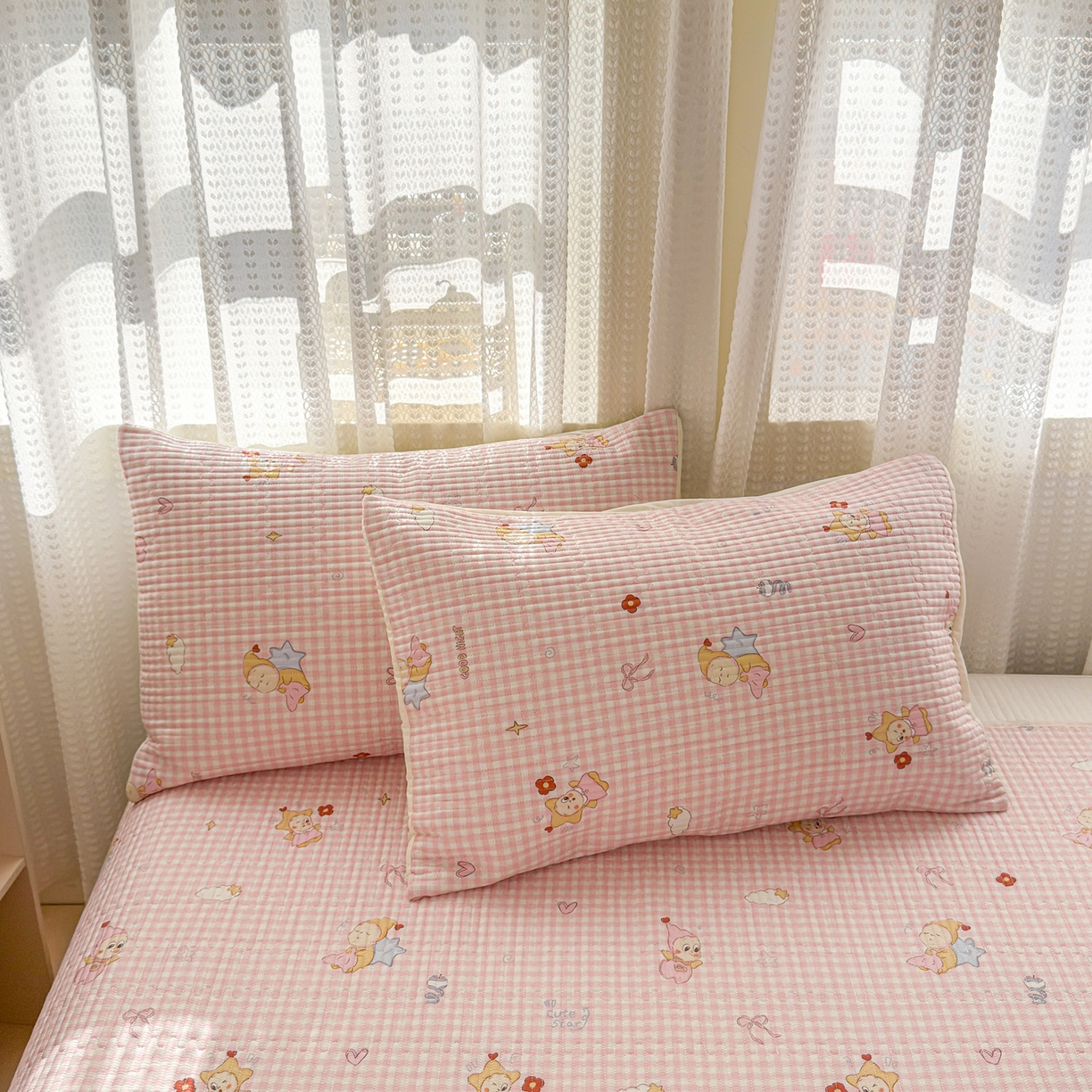 91家纺网 家纺一手货源 找家纺 妮可 2026新款热款花型印花全棉夹棉多功能床垫-床盖 粉粉星星人