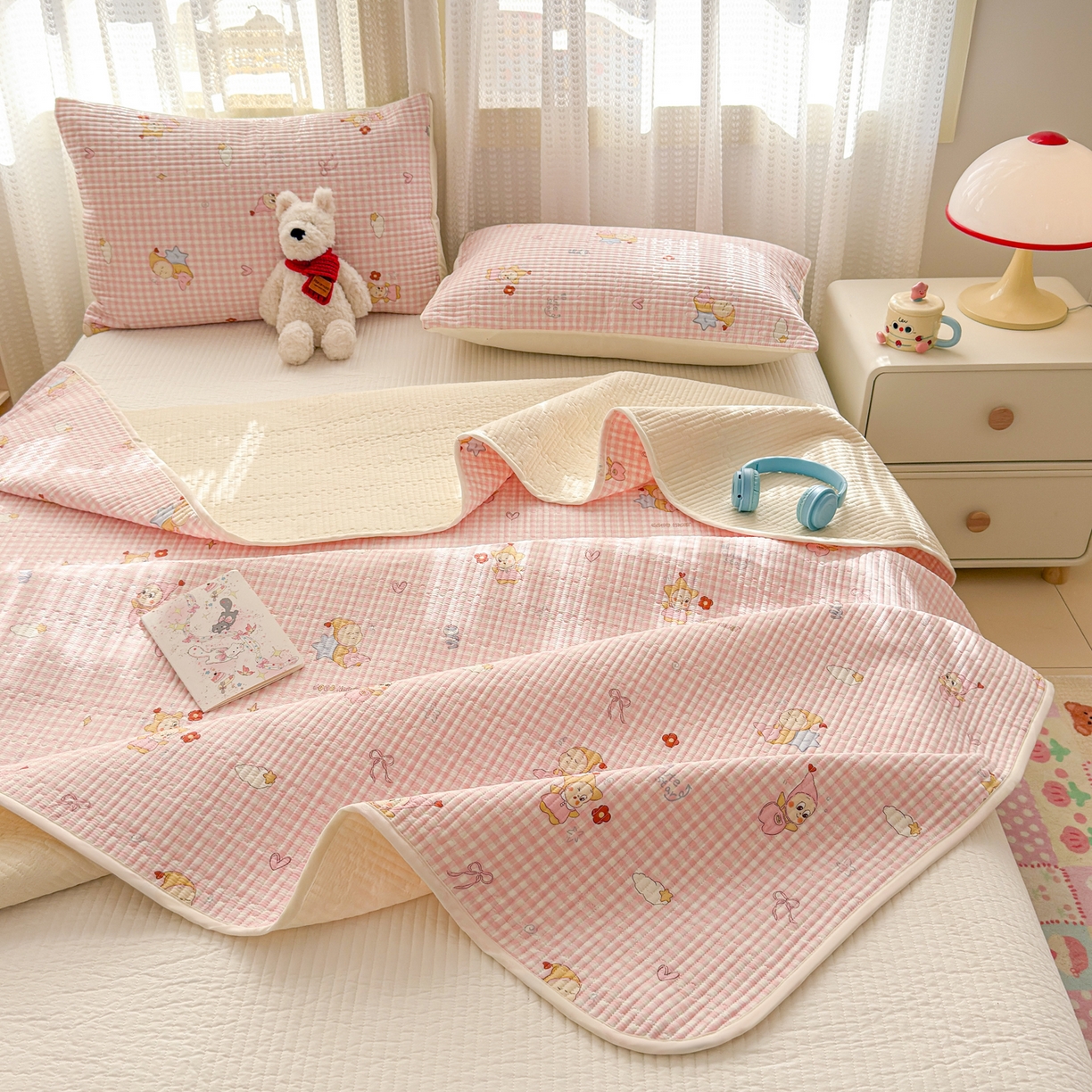 91家纺网 家纺一手货源 找家纺 妮可 2026新款热款花型印花全棉夹棉多功能床垫-床盖 粉粉星星人