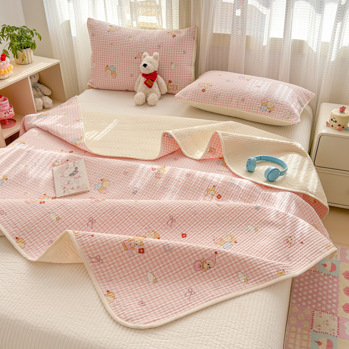 91家纺网 家纺一手货源 找家纺 妮可 2026新款热款花型印花全棉夹棉多功能床垫-床盖 粉粉星星人