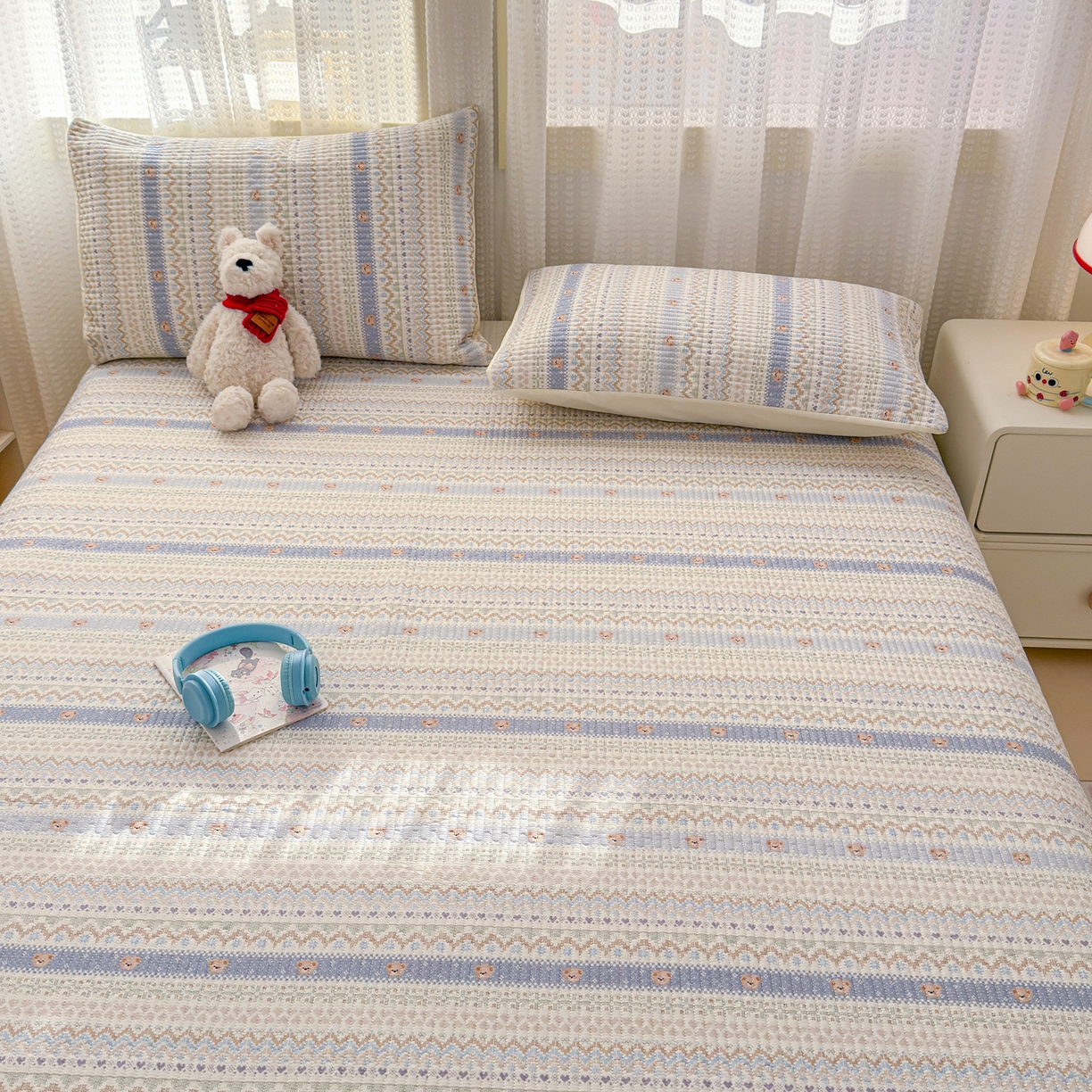 91家纺网 家纺一手货源 找家纺 妮可 2026新款热款花型印花全棉夹棉多功能床垫-床盖 海盐小熊