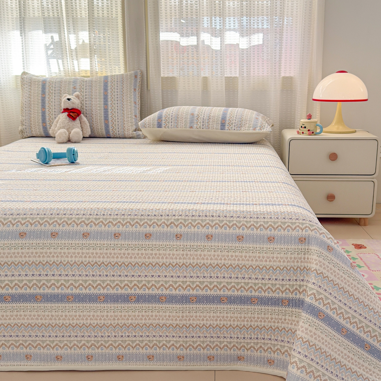 91家纺网 家纺一手货源 找家纺 妮可 2026新款热款花型印花全棉夹棉多功能床垫-床盖 海盐小熊