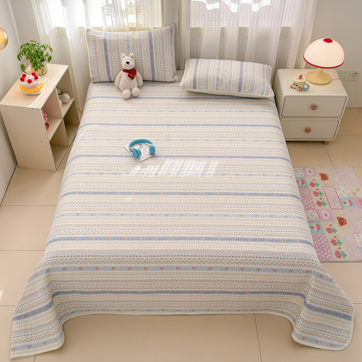 91家纺网 家纺一手货源 找家纺 妮可 2026新款热款花型印花全棉夹棉多功能床垫-床盖 海盐小熊