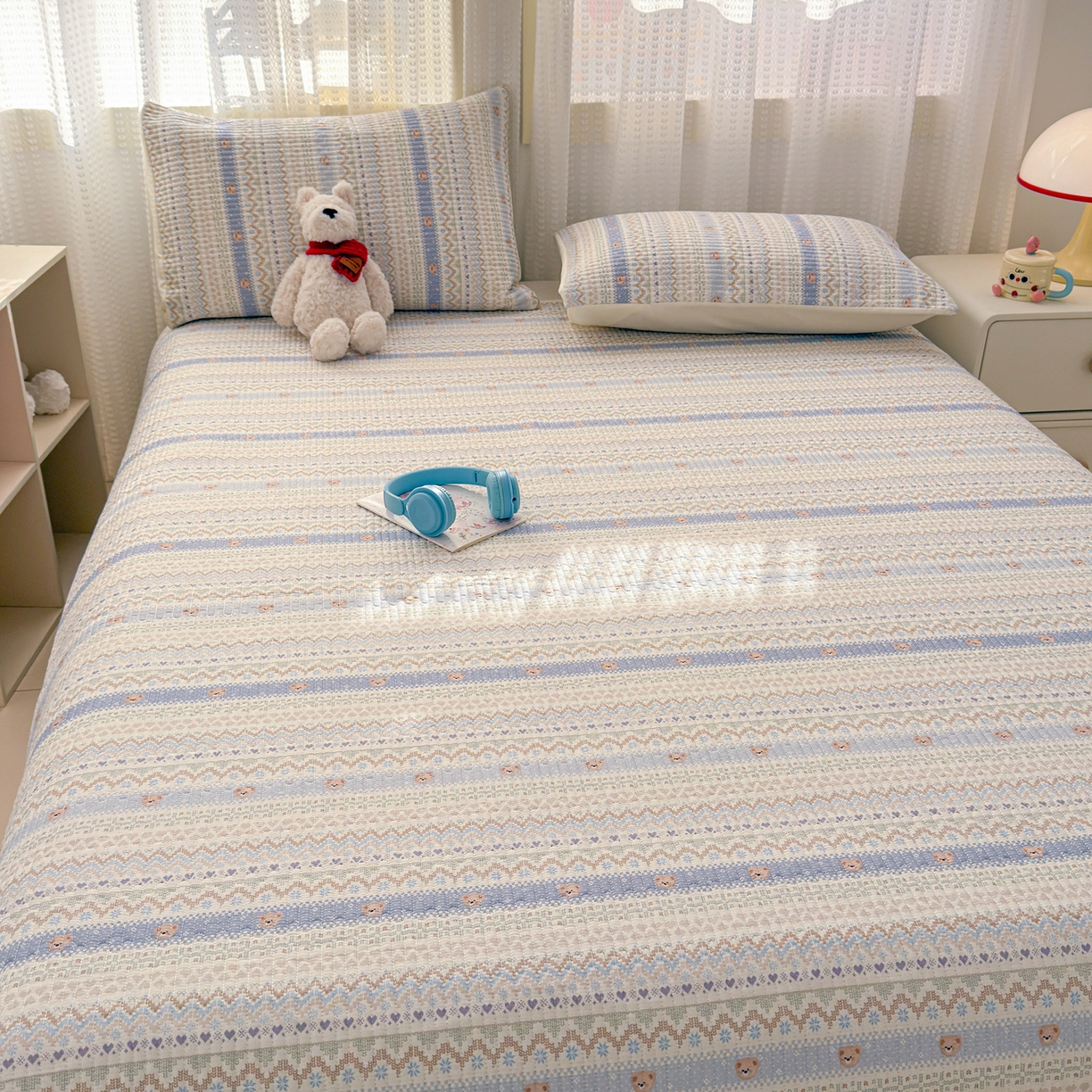 91家纺网 家纺一手货源 找家纺 妮可 2026新款热款花型印花全棉夹棉多功能床垫-床盖 海盐小熊