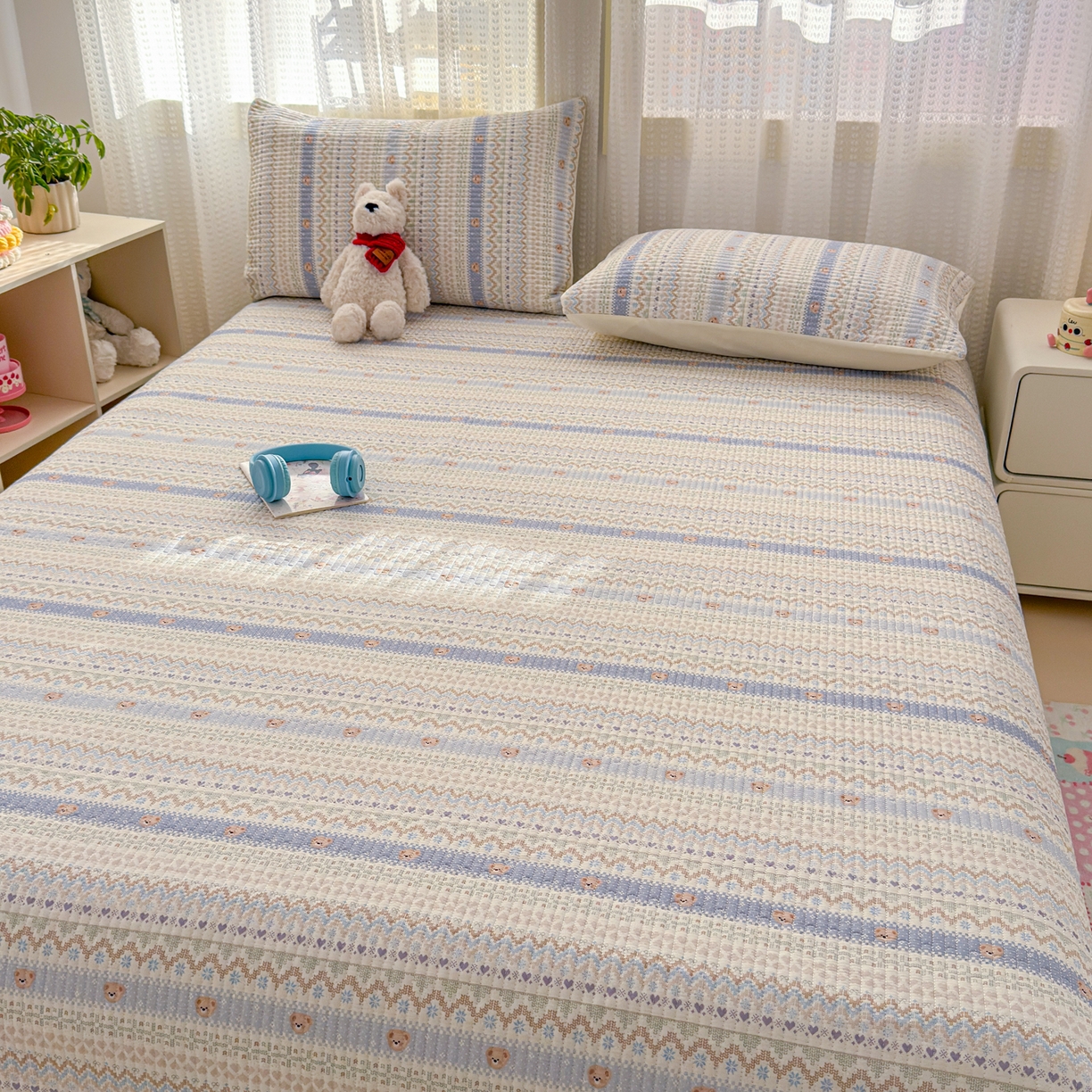 91家纺网 家纺一手货源 找家纺 妮可 2026新款热款花型印花全棉夹棉多功能床垫-床盖 海盐小熊