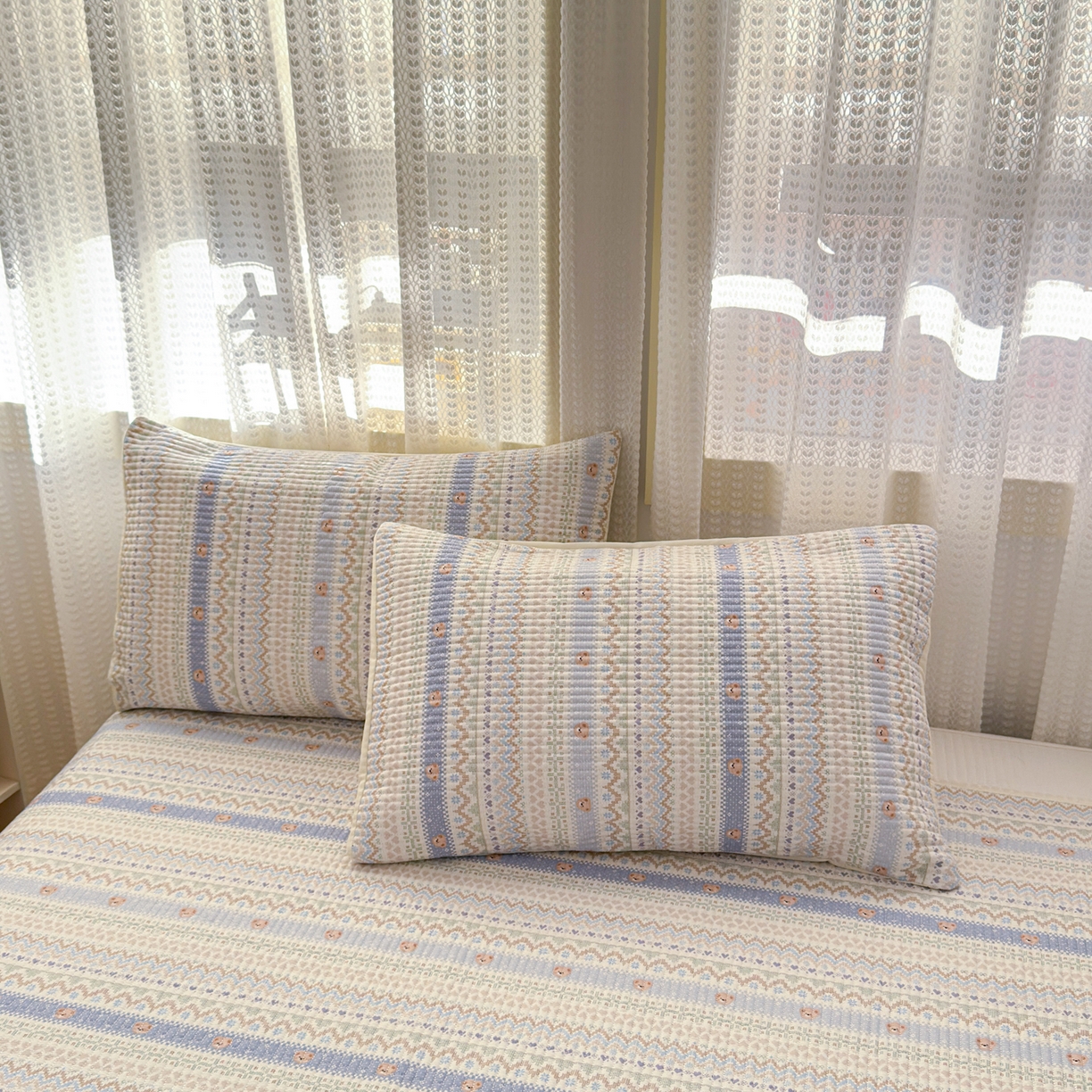 91家纺网 家纺一手货源 找家纺 妮可 2026新款热款花型印花全棉夹棉多功能床垫-床盖 海盐小熊