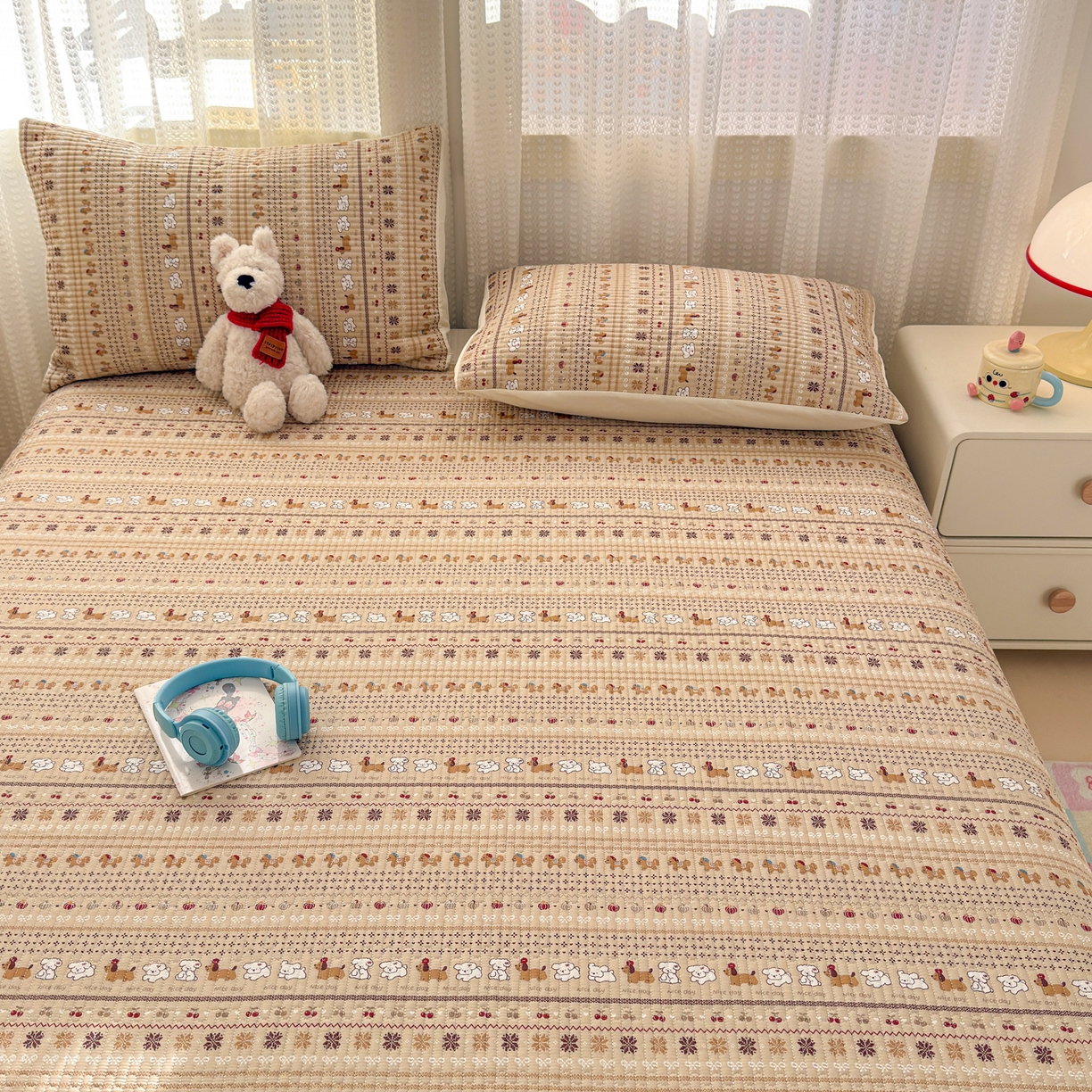 91家纺网 家纺一手货源 找家纺 妮可 2026新款热款花型印花全棉夹棉多功能床垫-床盖 可可小狗