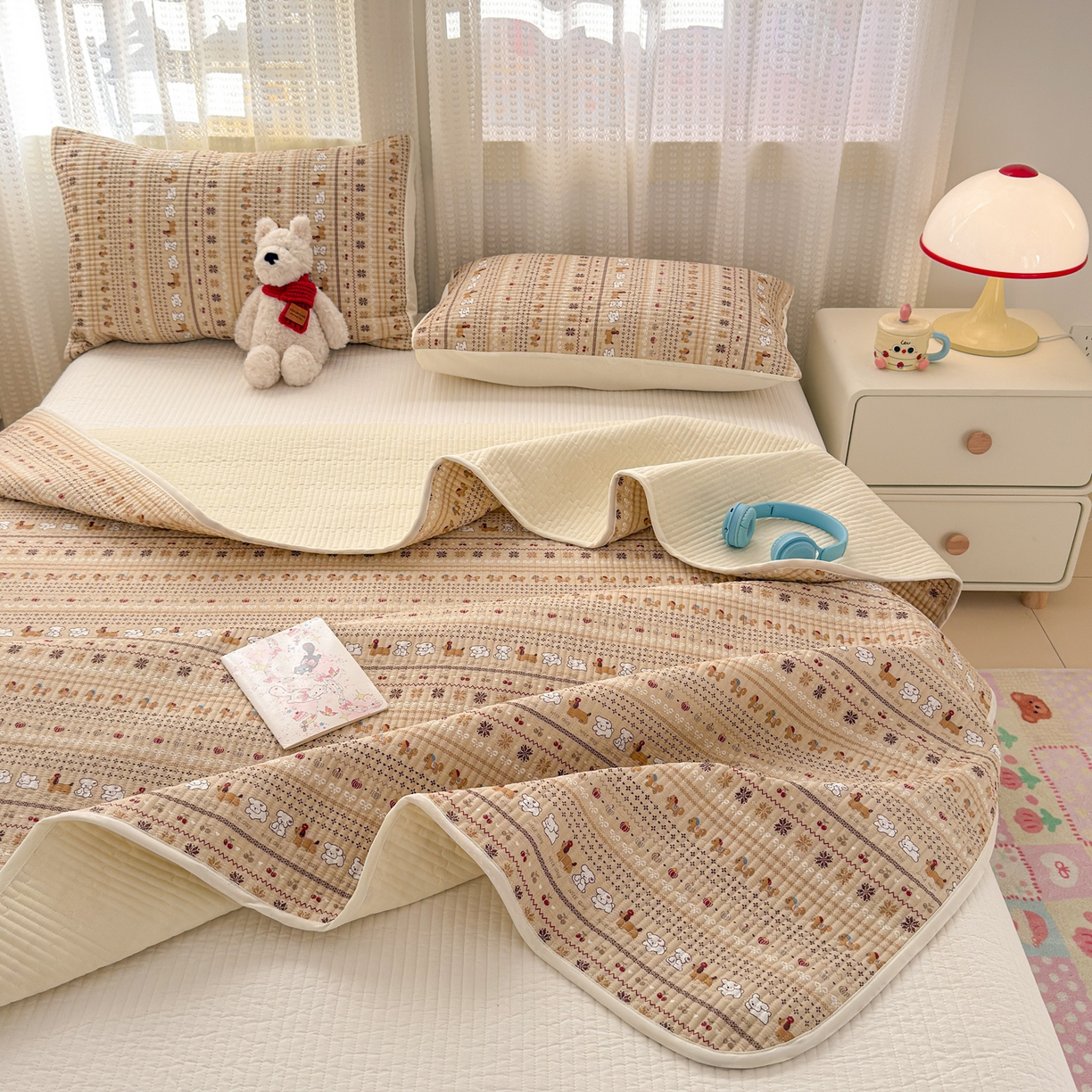 91家纺网 家纺一手货源 找家纺 妮可 2026新款热款花型印花全棉夹棉多功能床垫-床盖 可可小狗