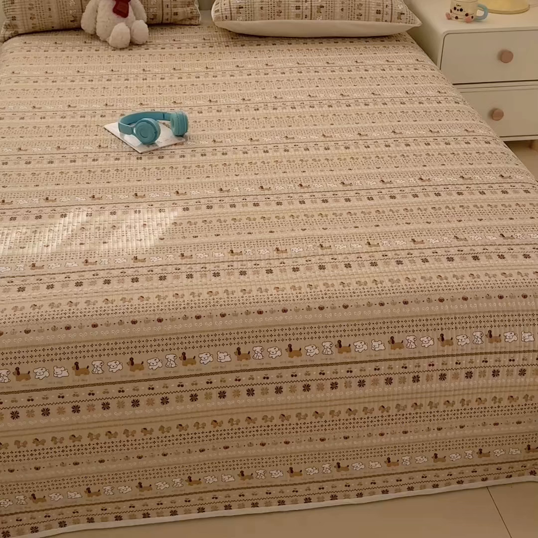 91家纺网 家纺一手货源 找家纺 妮可 2026新款热款花型印花全棉夹棉多功能床垫-床盖 可可小狗