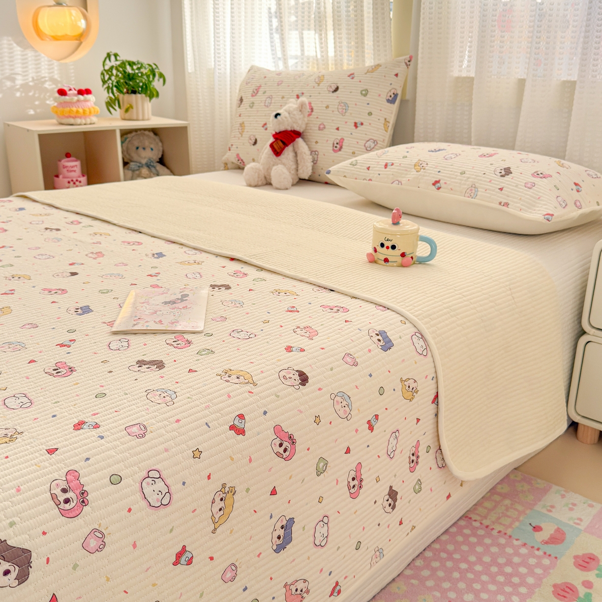 91家纺网 家纺一手货源 找家纺 妮可 2026新款热款花型印花全棉夹棉多功能床垫-床盖 小新派对