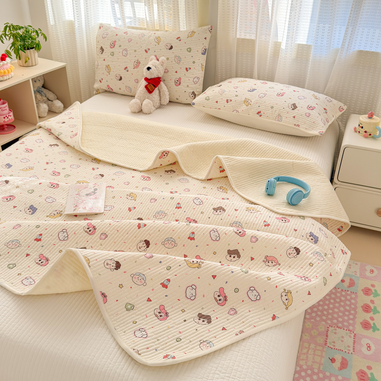 91家纺网 家纺一手货源 找家纺 妮可 2026新款热款花型印花全棉夹棉多功能床垫-床盖 小新派对