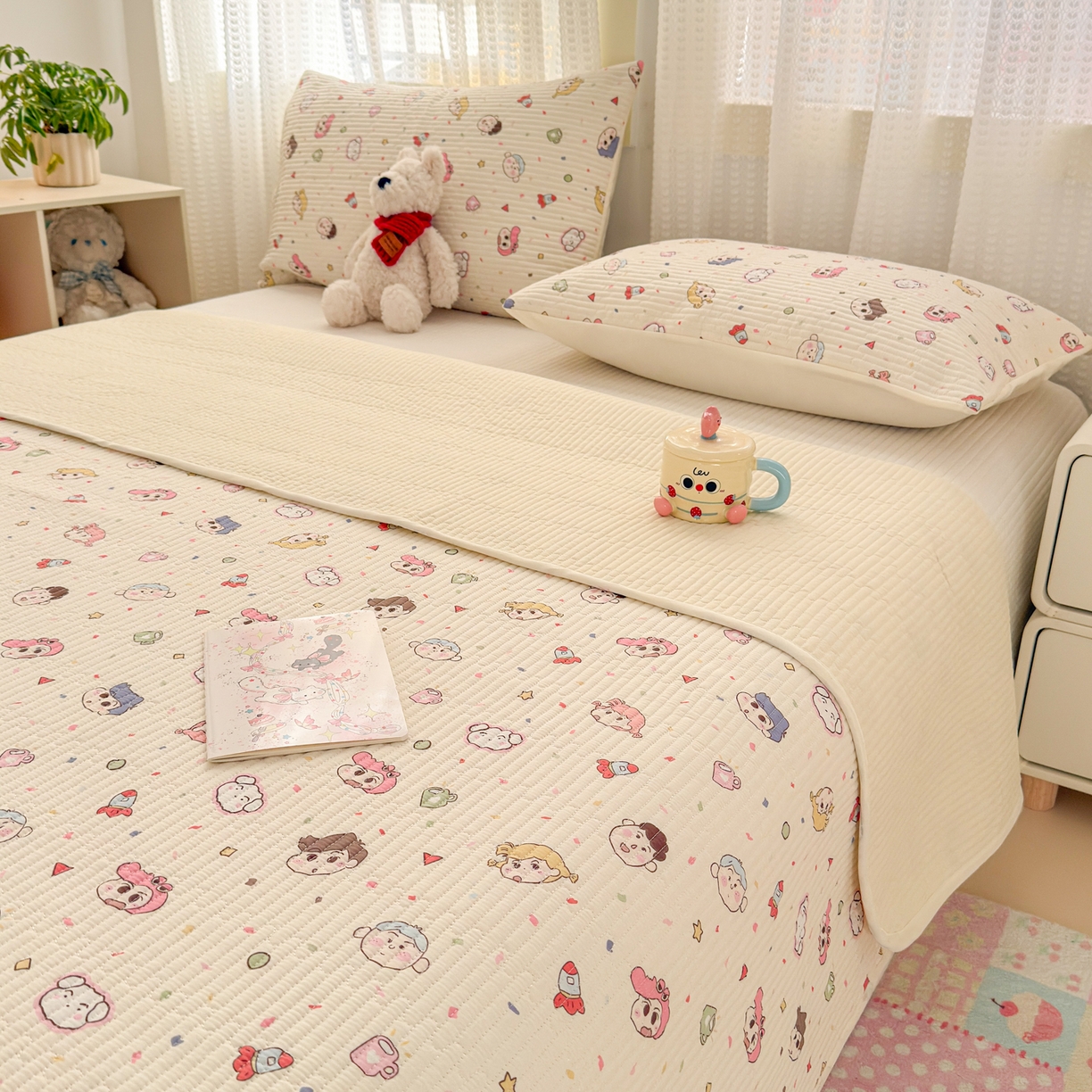 91家纺网 家纺一手货源 找家纺 妮可 2026新款热款花型印花全棉夹棉多功能床垫-床盖 小新派对