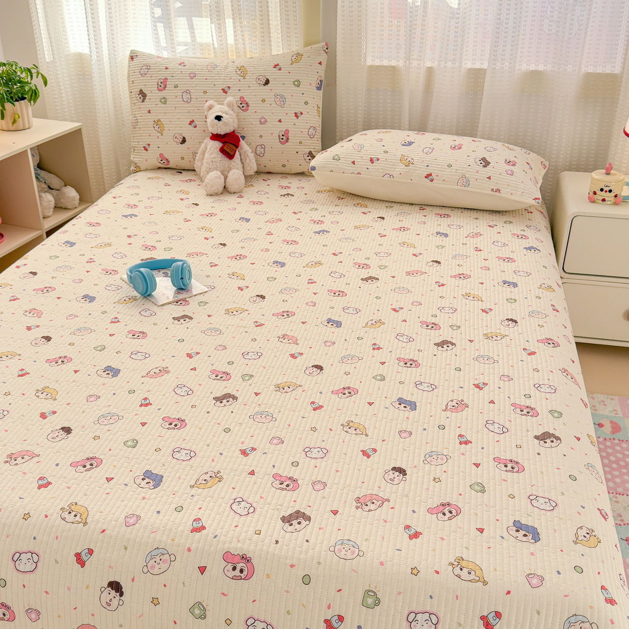 91家纺网 家纺一手货源 找家纺 妮可 2026新款热款花型印花全棉夹棉多功能床垫-床盖 小新派对