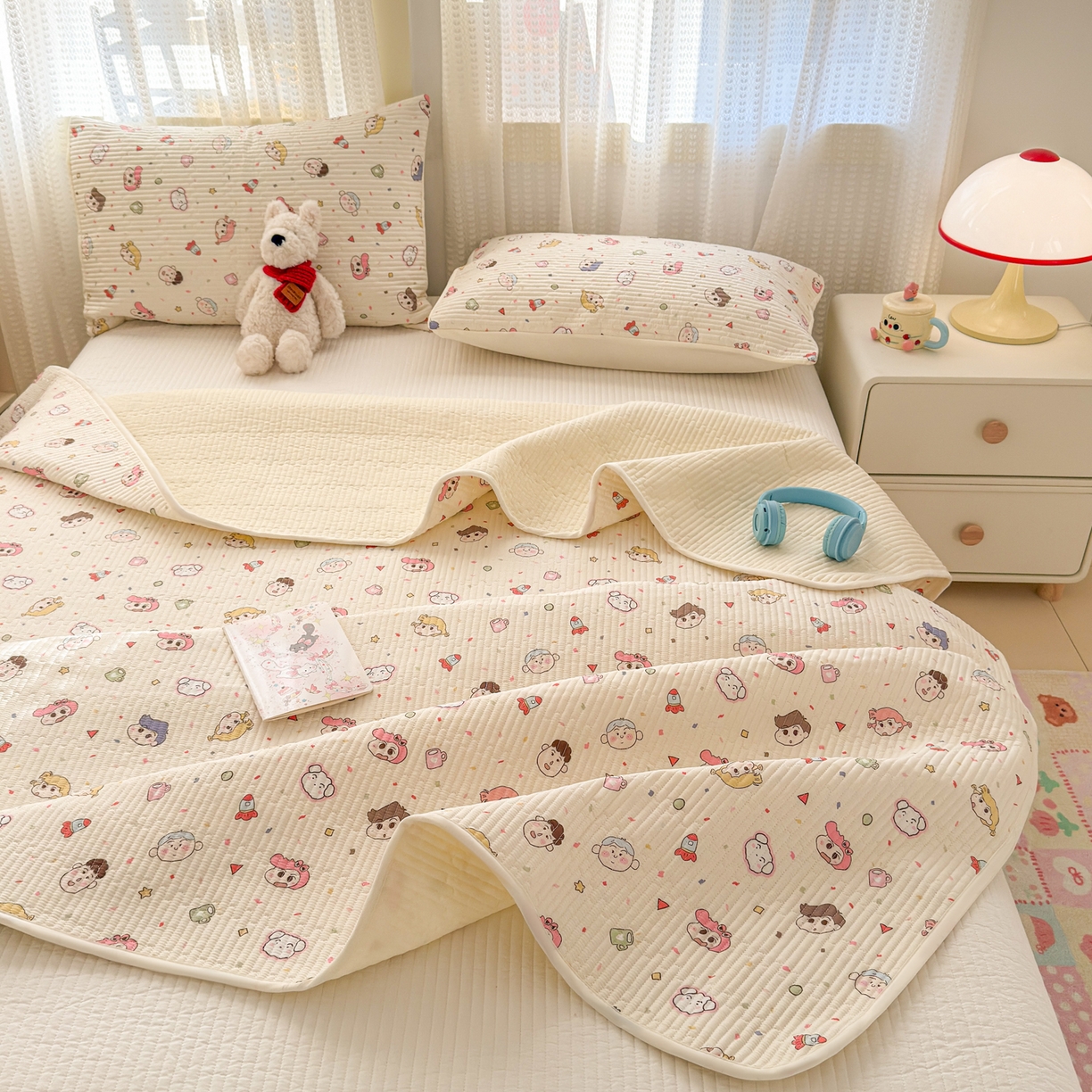 91家纺网 家纺一手货源 找家纺 妮可 2026新款热款花型印花全棉夹棉多功能床垫-床盖 小新派对