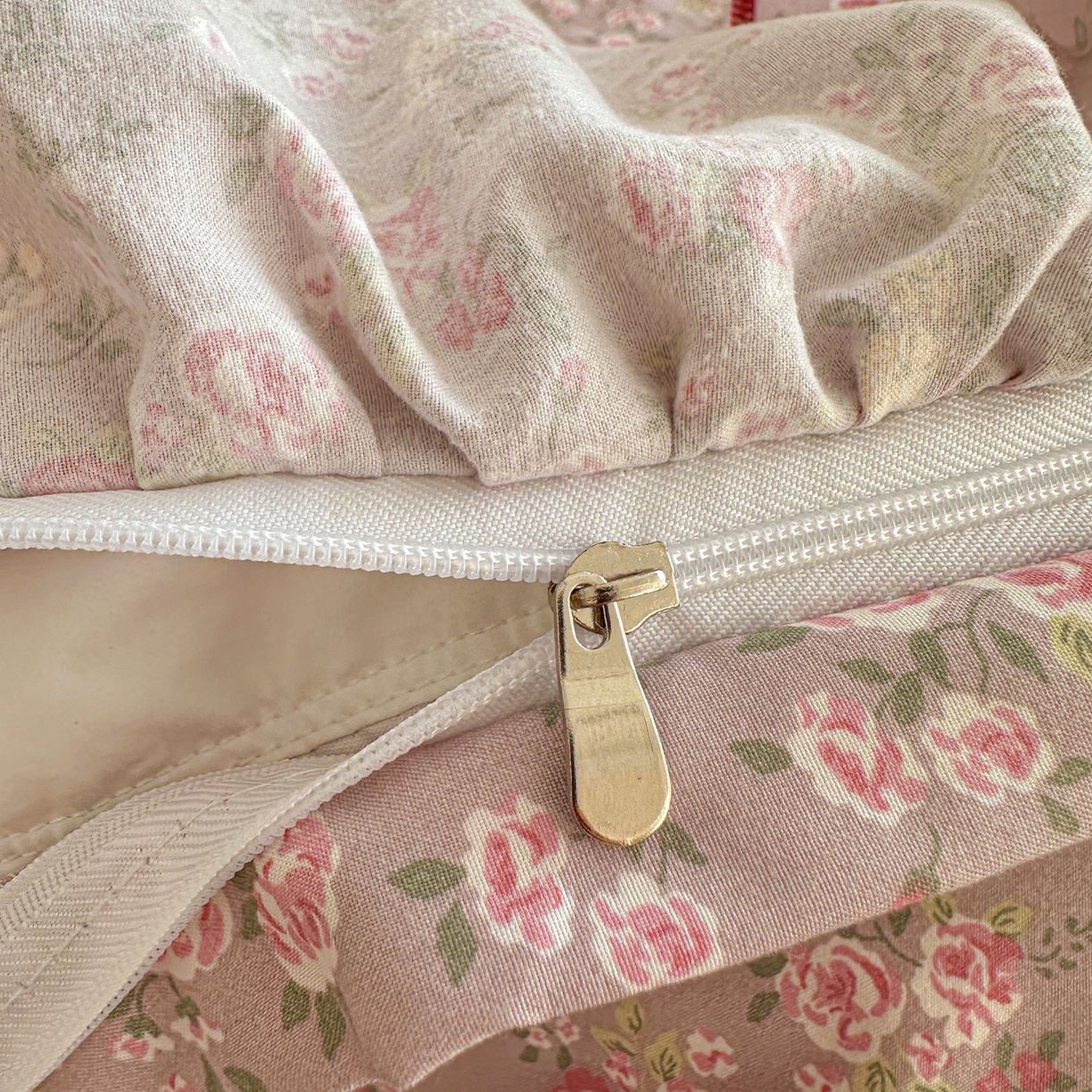 91家纺网 家纺一手货源 找家纺 家维家纺 2026新款(常年不断货）韩式双层花边复古棉感被子被芯 花园