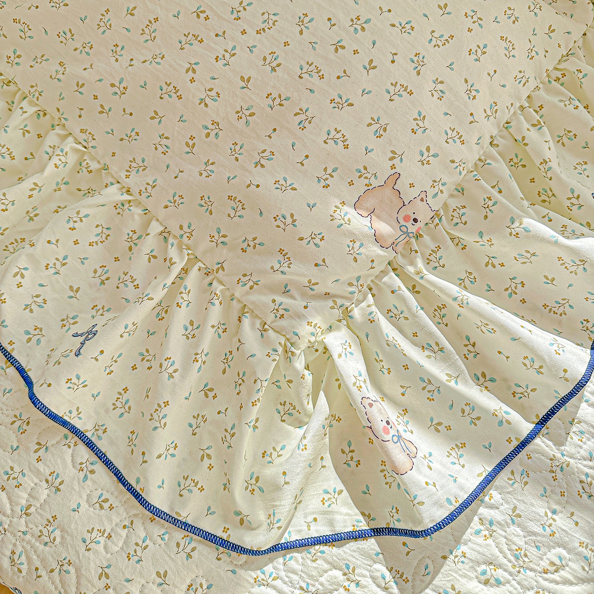 91家纺网 家纺一手货源 找家纺 家维家纺 2026新款(常年不断货）韩式双层花边复古棉感被子被芯 花柔犬