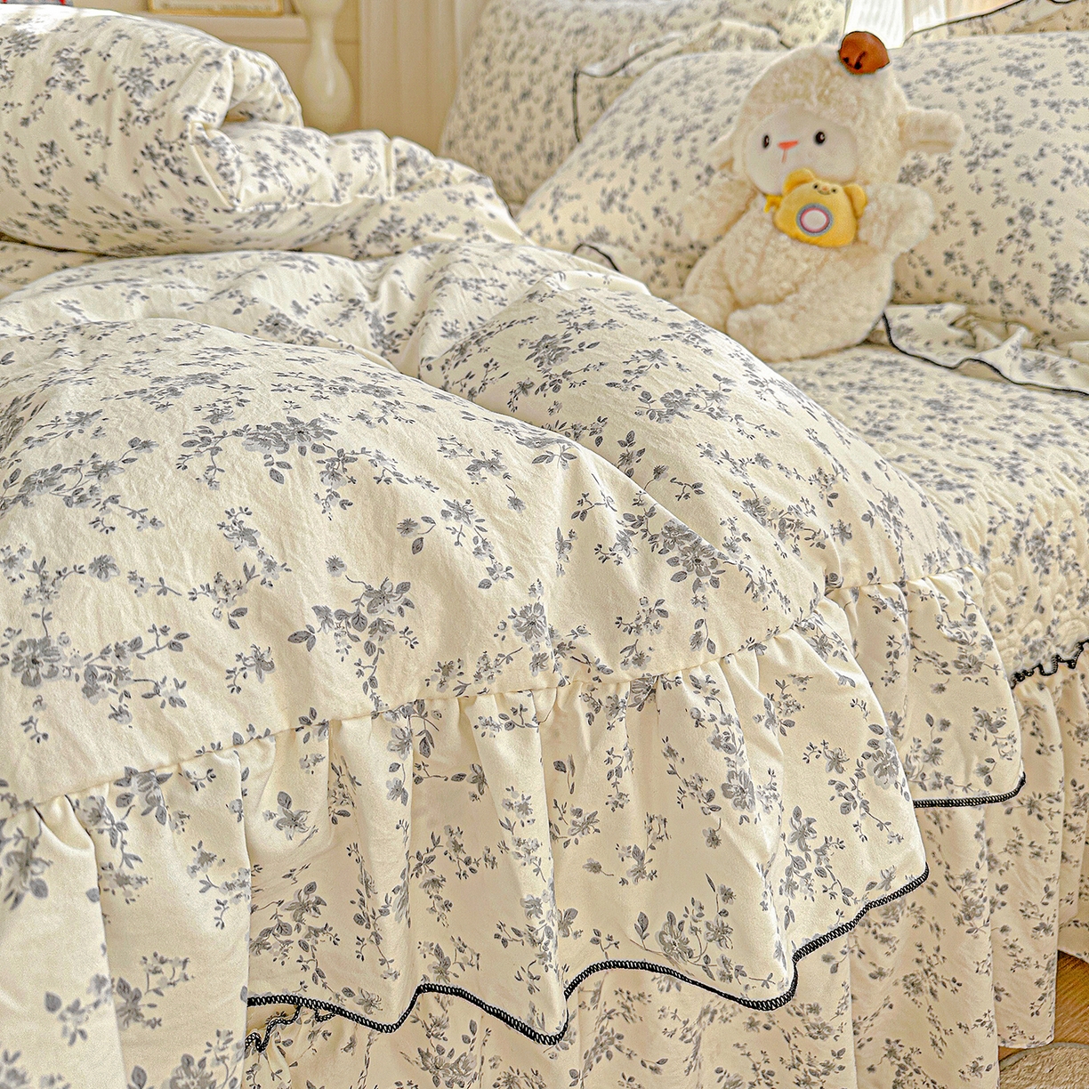 91家纺网 家纺一手货源 找家纺 家维家纺 2026新款(常年不断货）韩式双层花边复古棉感被子被芯 花枝棠