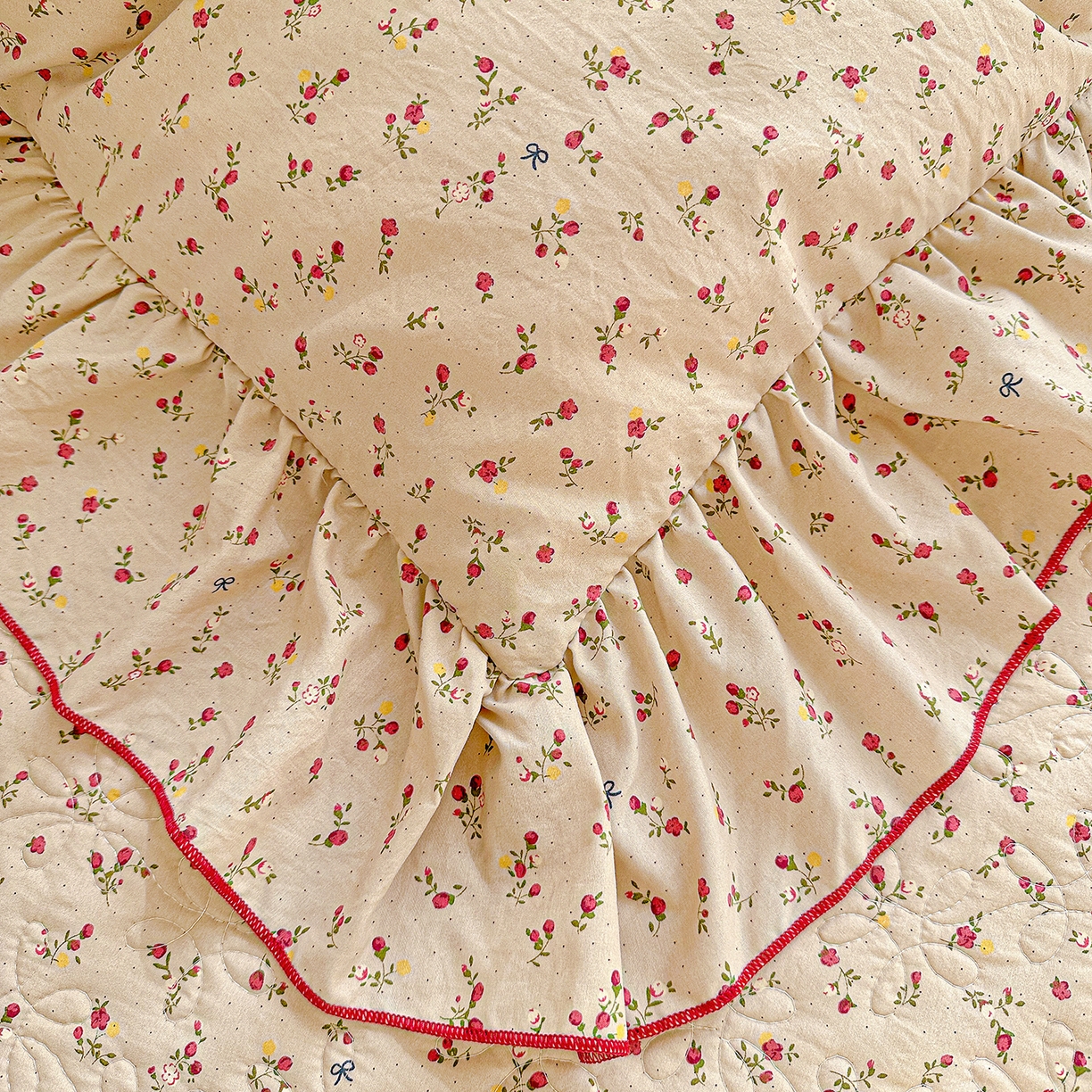 91家纺网 家纺一手货源 找家纺 家维家纺 2026新款(常年不断货）韩式双层花边复古棉感被子被芯 枝花间