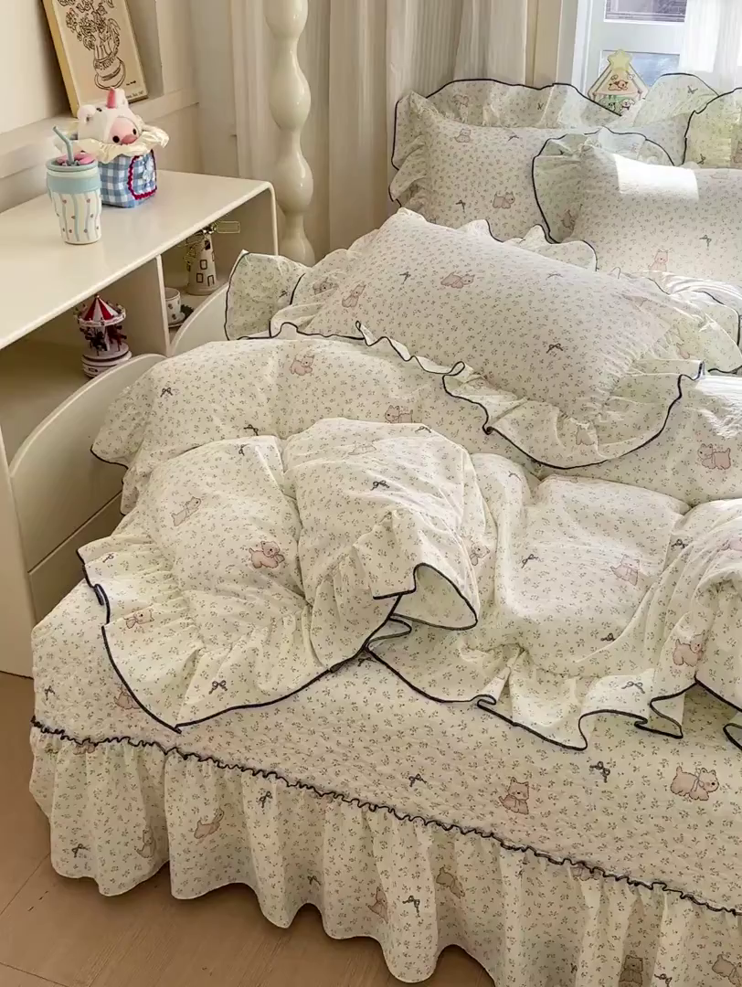 91家纺网 家纺一手货源 找家纺 家维家纺 2026新款(常年不断货）韩式双层花边复古棉感被子被芯 花柔犬