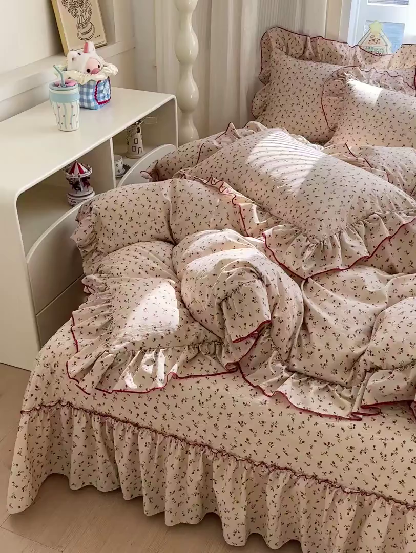 91家纺网 家纺一手货源 找家纺 家维家纺 2026新款(常年不断货）韩式双层花边复古棉感被子被芯 枝花间