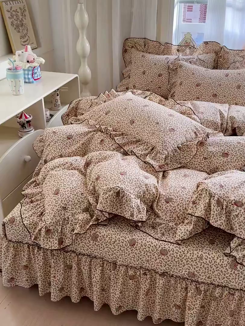 91家纺网 家纺一手货源 找家纺 家维家纺 2026新款(常年不断货）韩式花边复古棉感被子被芯  提供买家秀 小困豹猫