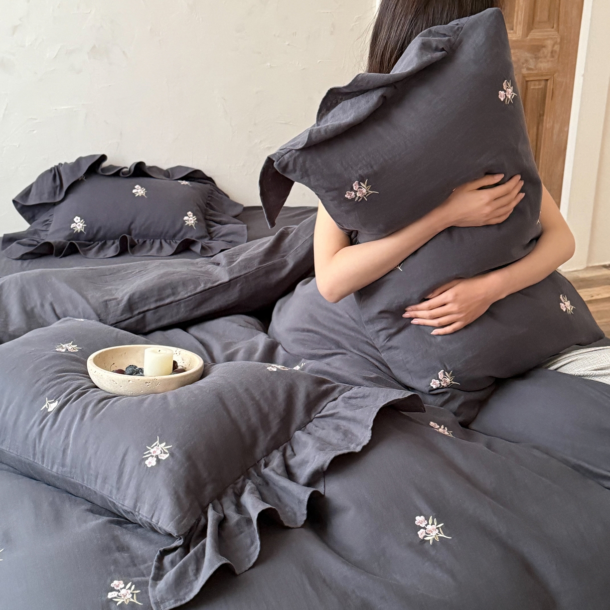 91家纺网 家纺一手货源 找家纺 （总）鹿班家居 2026春季新品全棉皱皱纱精密刺绣系列四件套-花枝瑾（标准会员-20元）