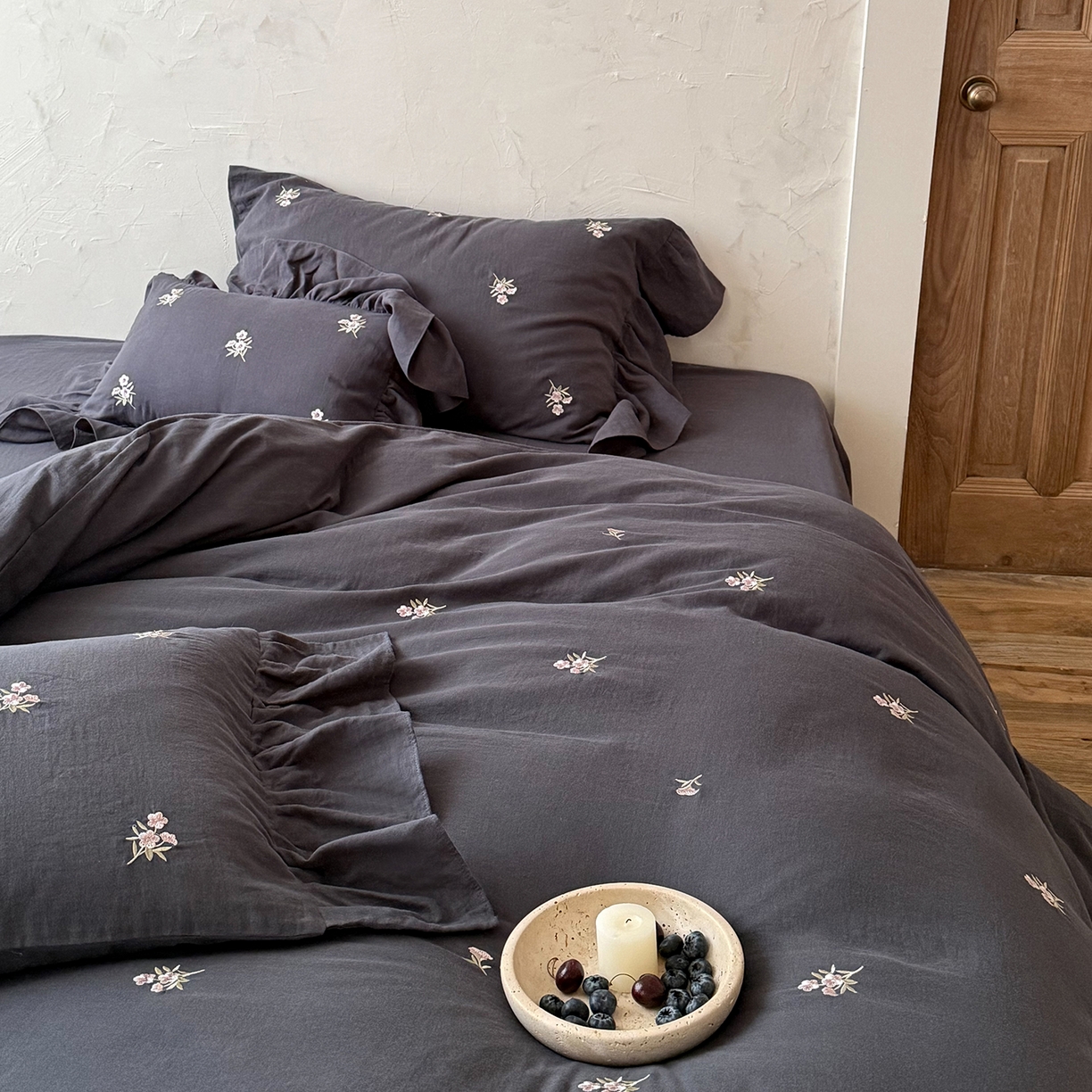 91家纺网 家纺一手货源 找家纺 （总）鹿班家居 2026春季新品全棉皱皱纱精密刺绣系列四件套-花枝瑾（标准会员-20元）