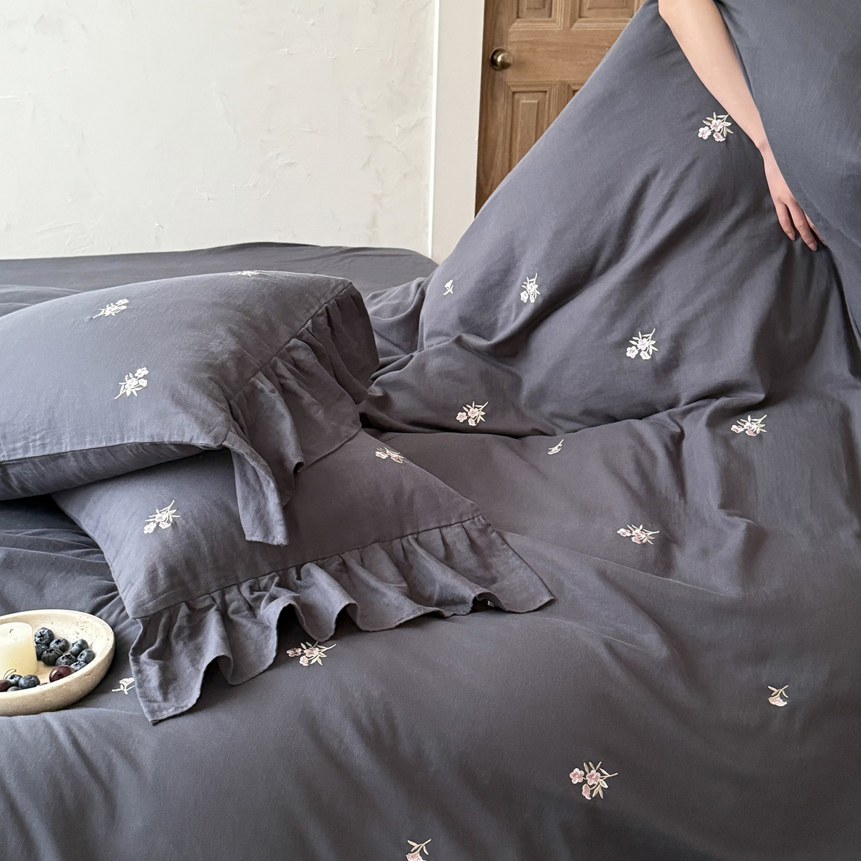 91家纺网 家纺一手货源 找家纺 （总）鹿班家居 2026春季新品全棉皱皱纱精密刺绣系列四件套-花枝瑾（标准会员-20元）