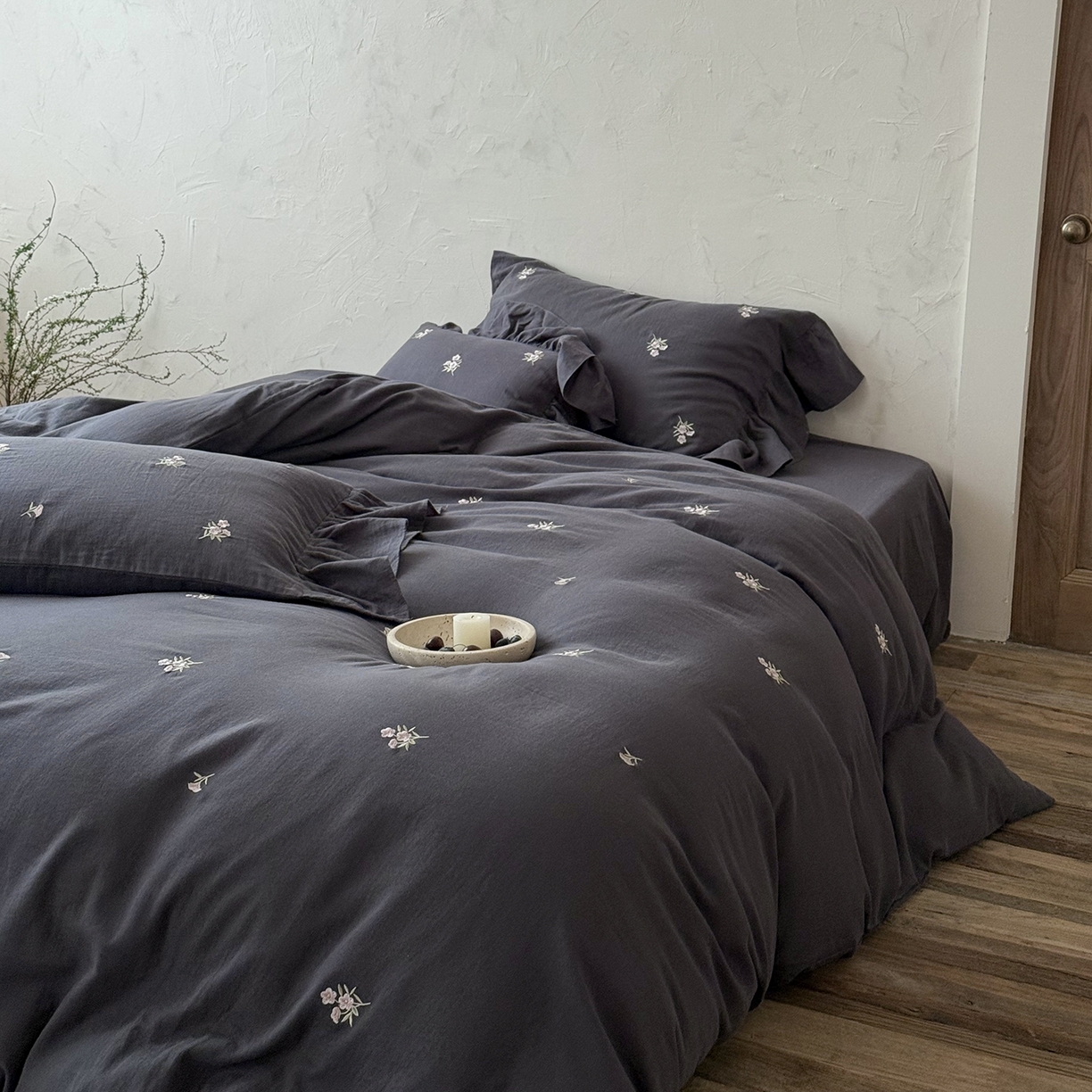 91家纺网 家纺一手货源 找家纺 （总）鹿班家居 2026春季新品全棉皱皱纱精密刺绣系列四件套-花枝瑾（标准会员-20元）