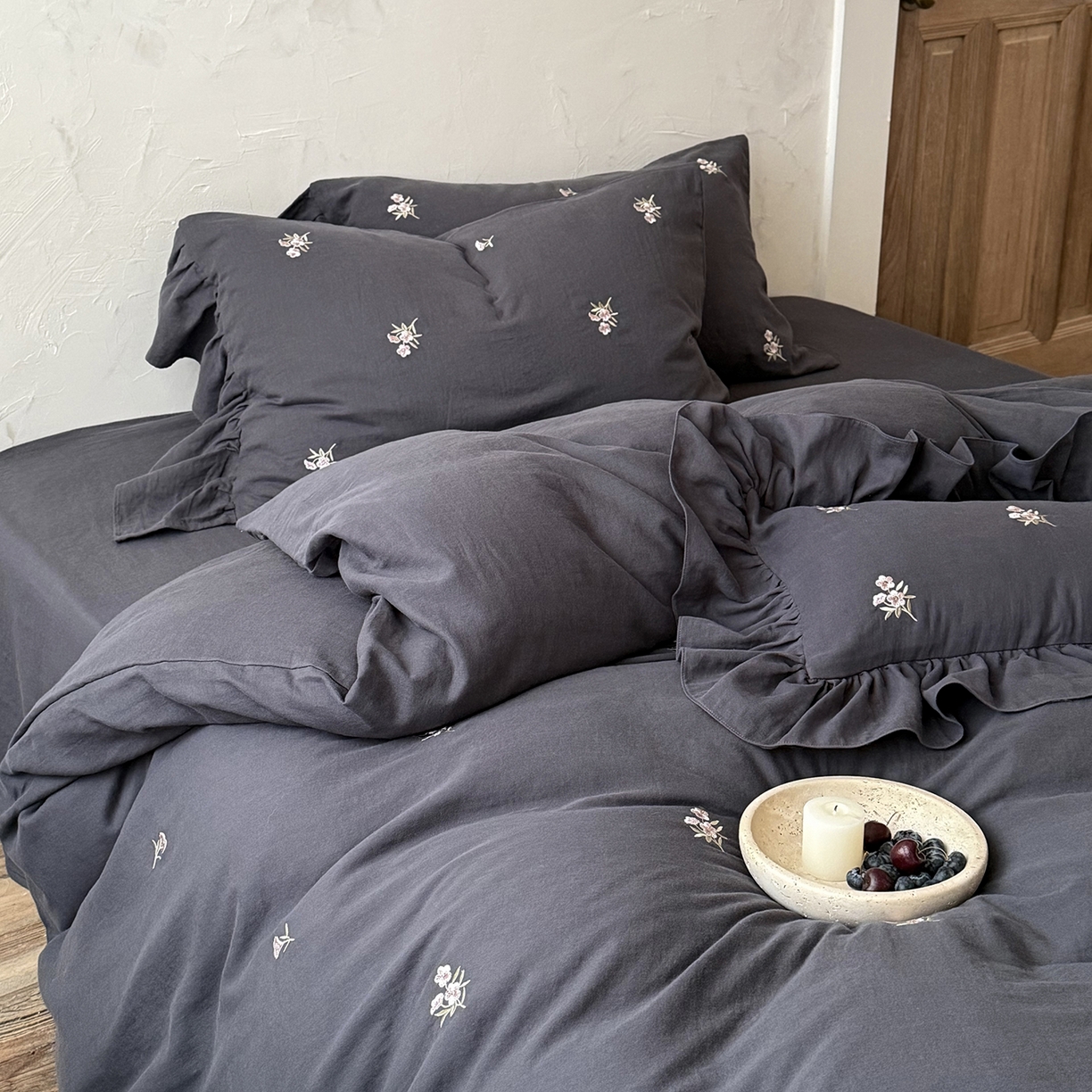 91家纺网 家纺一手货源 找家纺 （总）鹿班家居 2026春季新品全棉皱皱纱精密刺绣系列四件套-花枝瑾（标准会员-20元）