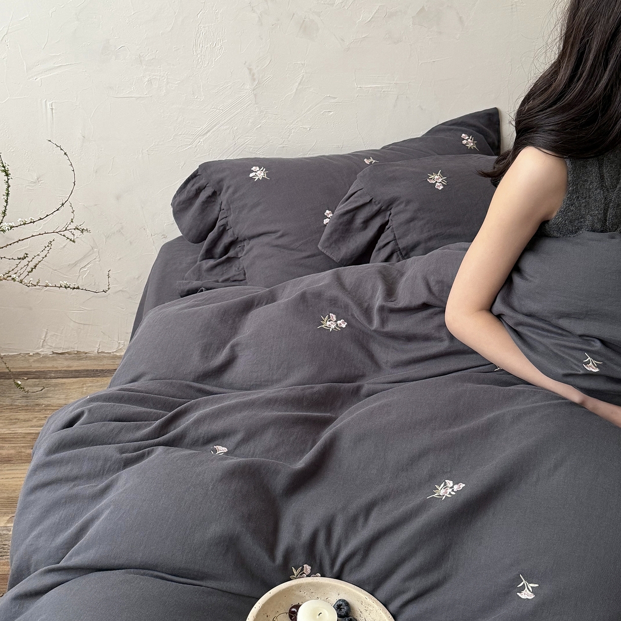 91家纺网 家纺一手货源 找家纺 （总）鹿班家居 2026春季新品全棉皱皱纱精密刺绣系列四件套-花枝瑾（标准会员-20元）