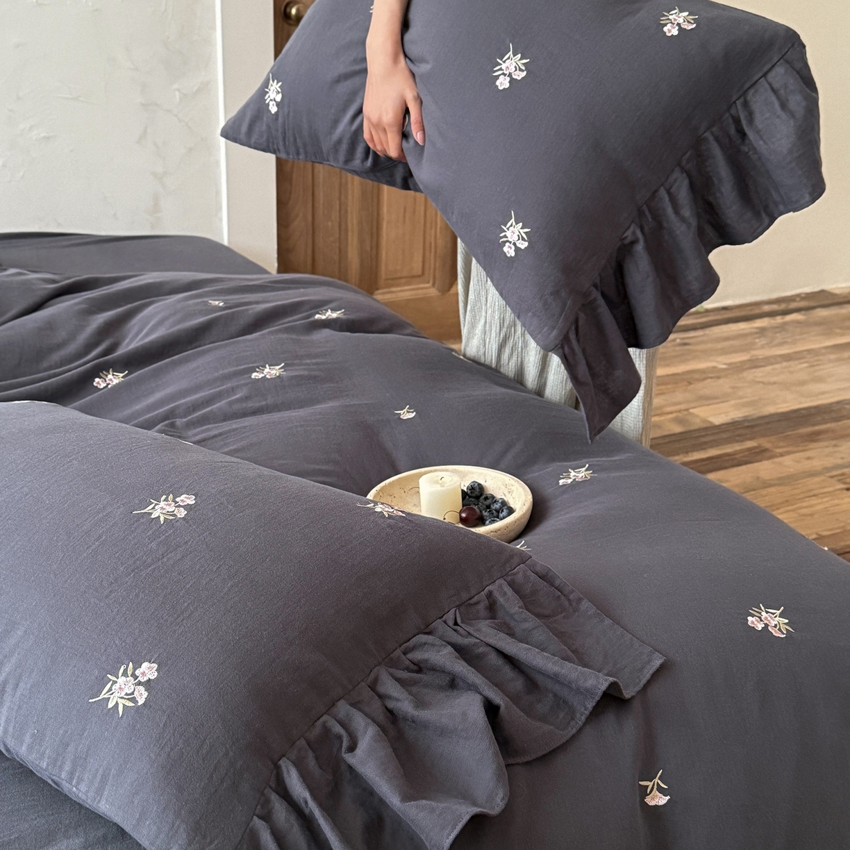 91家纺网 家纺一手货源 找家纺 （总）鹿班家居 2026春季新品全棉皱皱纱精密刺绣系列四件套-花枝瑾（标准会员-20元）