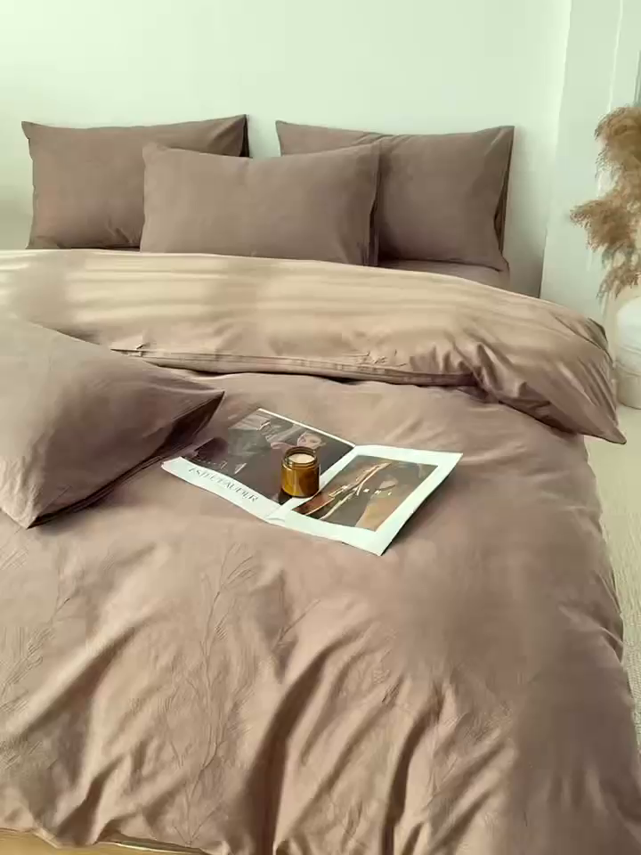 91家纺网 家纺一手货源 找家纺 灰鲸 2026新款全棉纯棉厚织三层水洗色织提花四件套 芳菲-摩卡