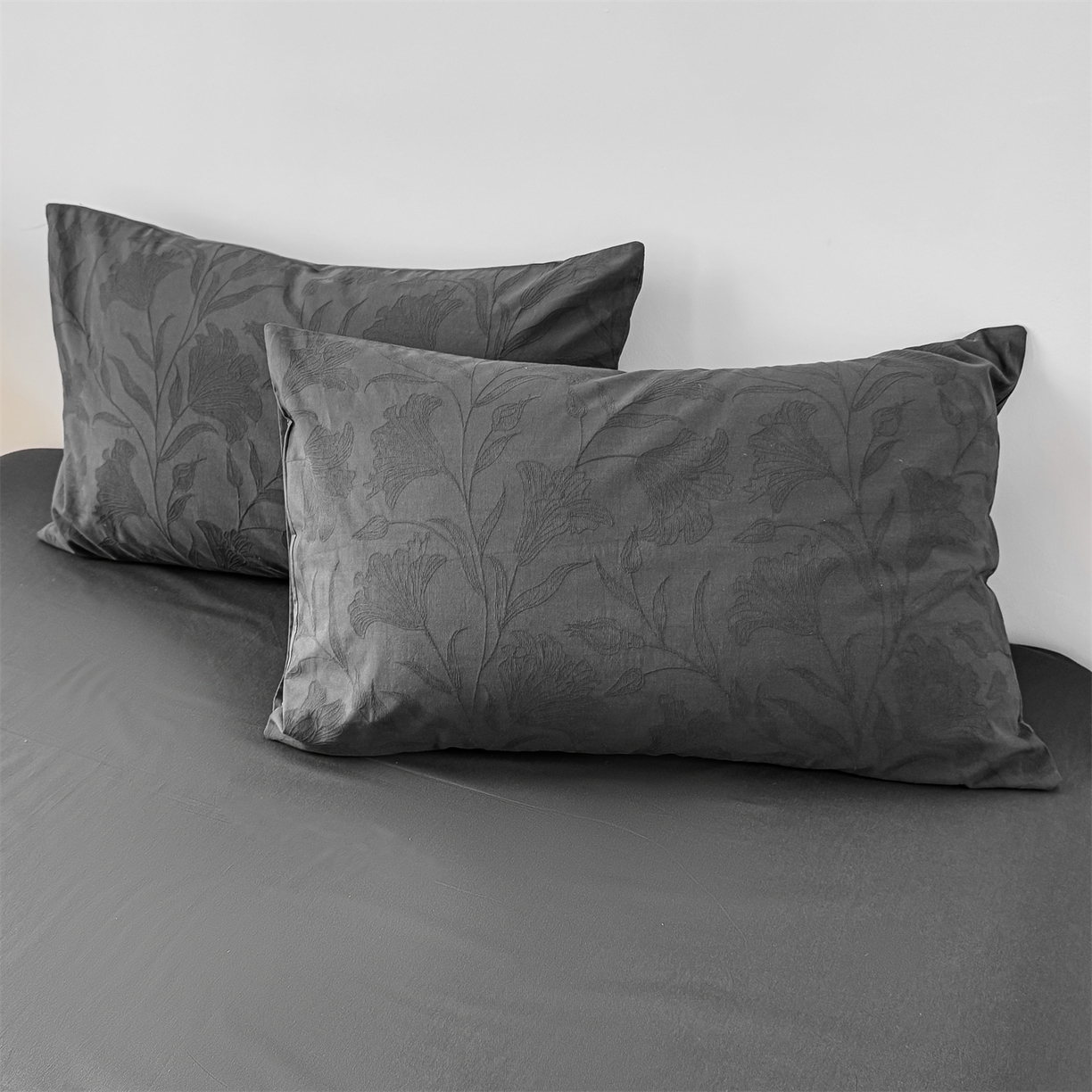 91家纺网 家纺一手货源 找家纺 灰鲸 2026新款全棉纯棉厚织三层水洗色织提花四件套 芳菲-素墨