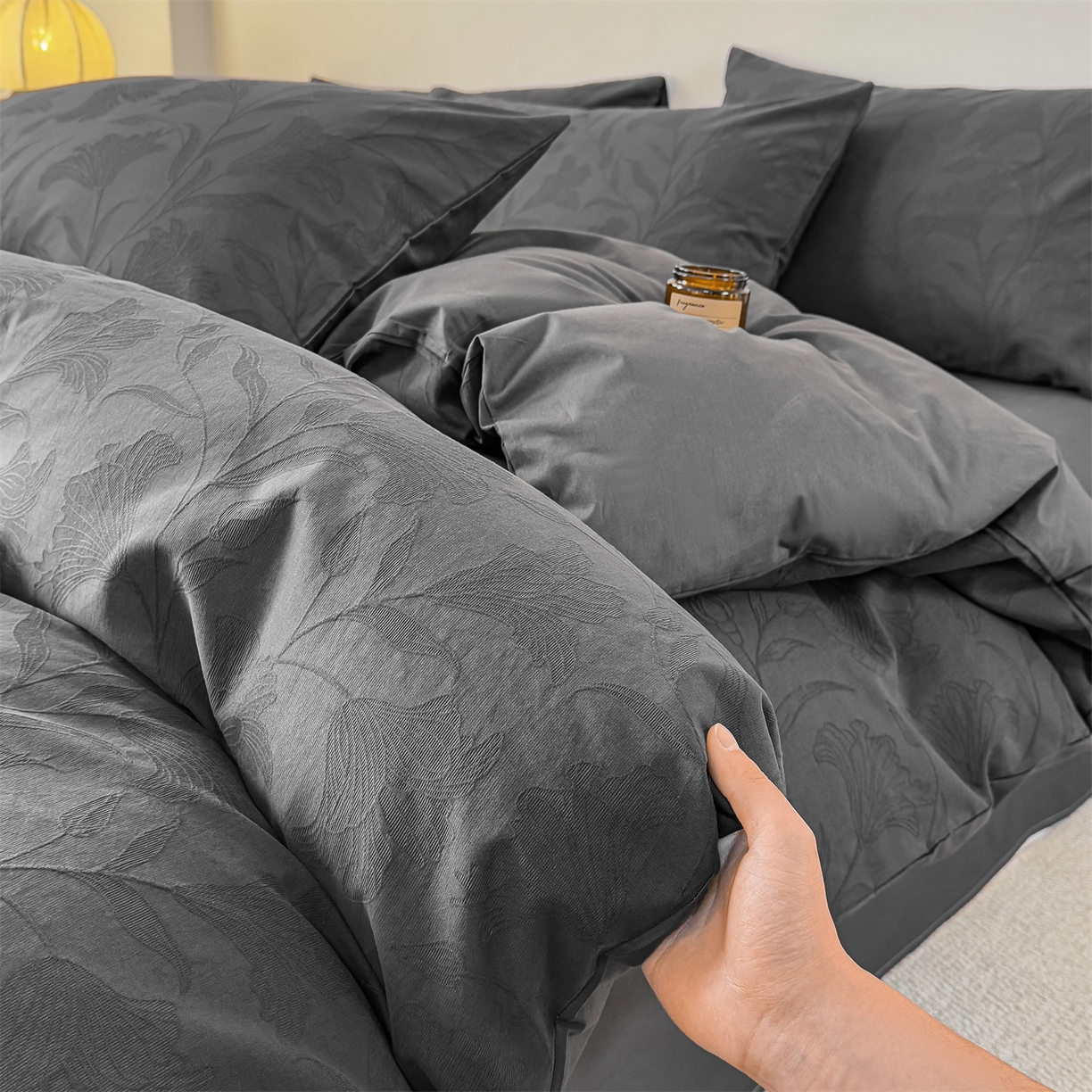 91家纺网 家纺一手货源 找家纺 灰鲸 2026新款全棉纯棉厚织三层水洗色织提花四件套 芳菲-素墨