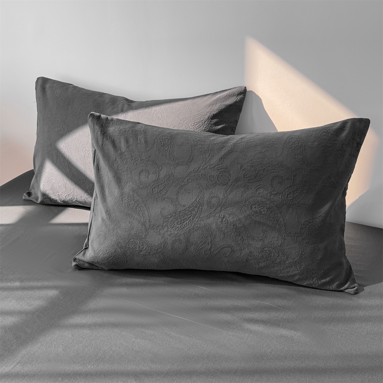 91家纺网 家纺一手货源 找家纺 灰鲸 2026新款全棉纯棉厚织三层水洗色织提花四件套 罗格西亚-素墨