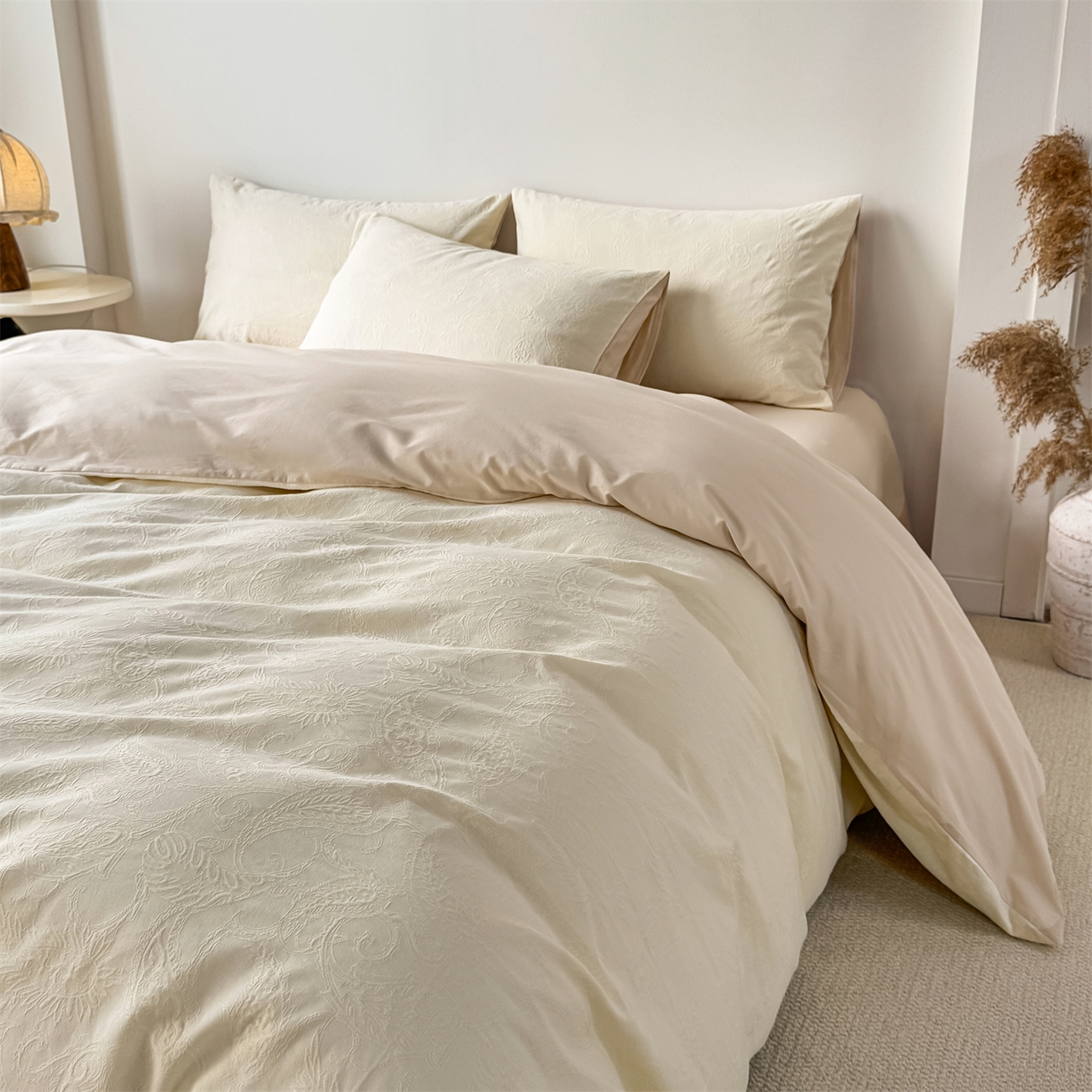 91家纺网 家纺一手货源 找家纺 灰鲸 2026新款全棉纯棉厚织三层水洗色织提花四件套 罗格西亚-杏仁奶霜