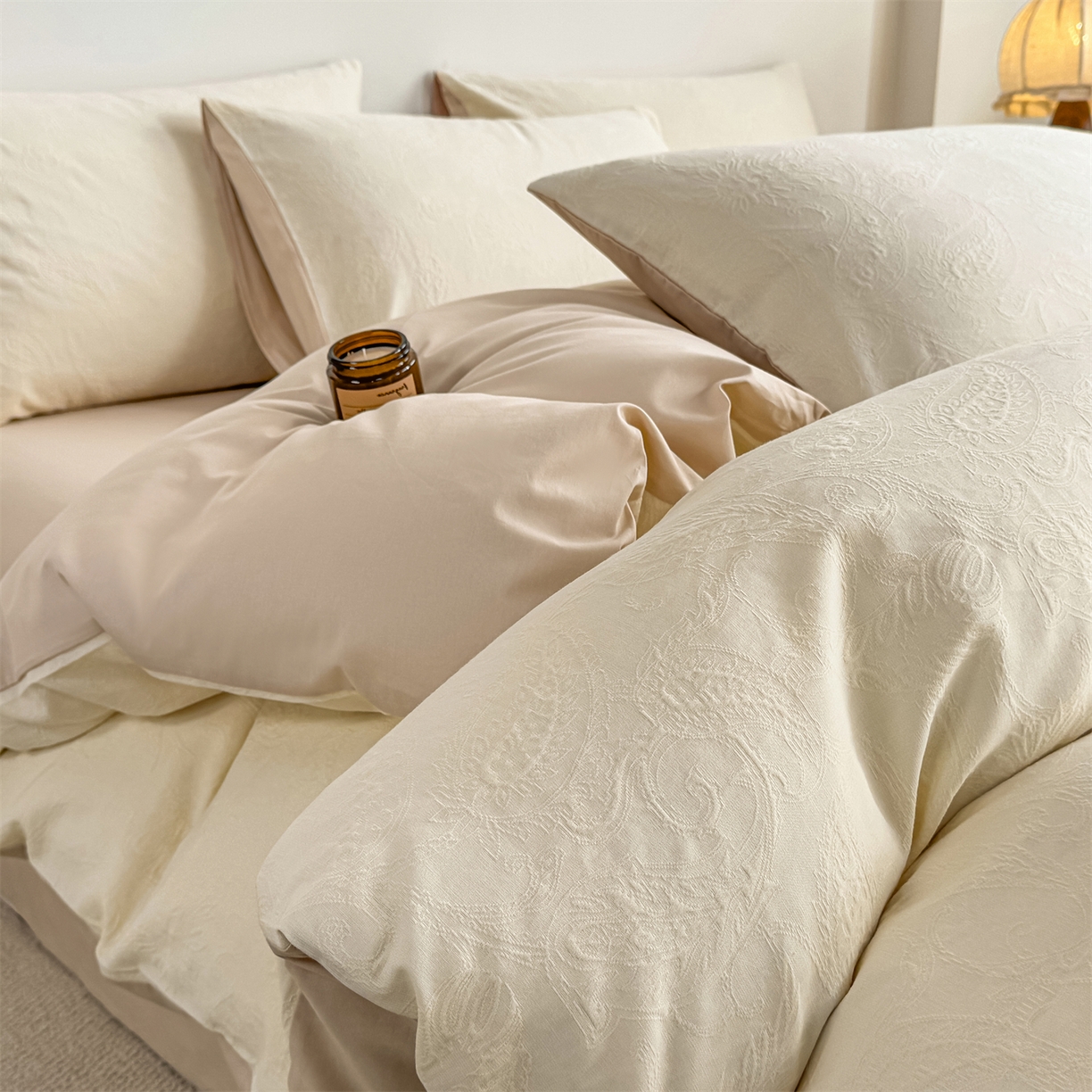 91家纺网 家纺一手货源 找家纺 灰鲸 2026新款全棉纯棉厚织三层水洗色织提花四件套 罗格西亚-杏仁奶霜