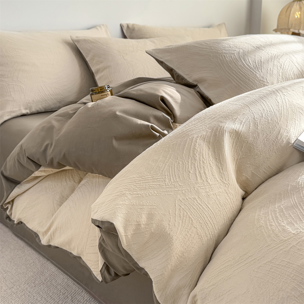 91家纺网 家纺一手货源 找家纺 灰鲸 2026新款全棉纯棉厚织三层水洗色织提花四件套 柔丝漫语-可可奶咖