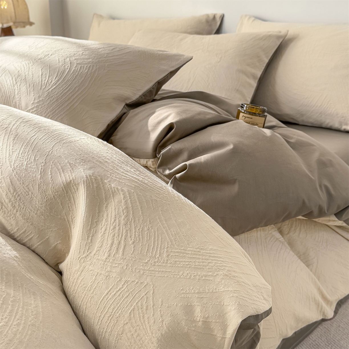 91家纺网 家纺一手货源 找家纺 灰鲸 2026新款全棉纯棉厚织三层水洗色织提花四件套 柔丝漫语-可可奶咖